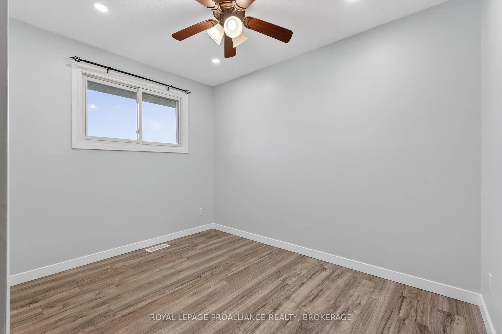 Photo 19 of 894 Littlestone Crescent, Kingston, East Gardiners Rd — HOMEH