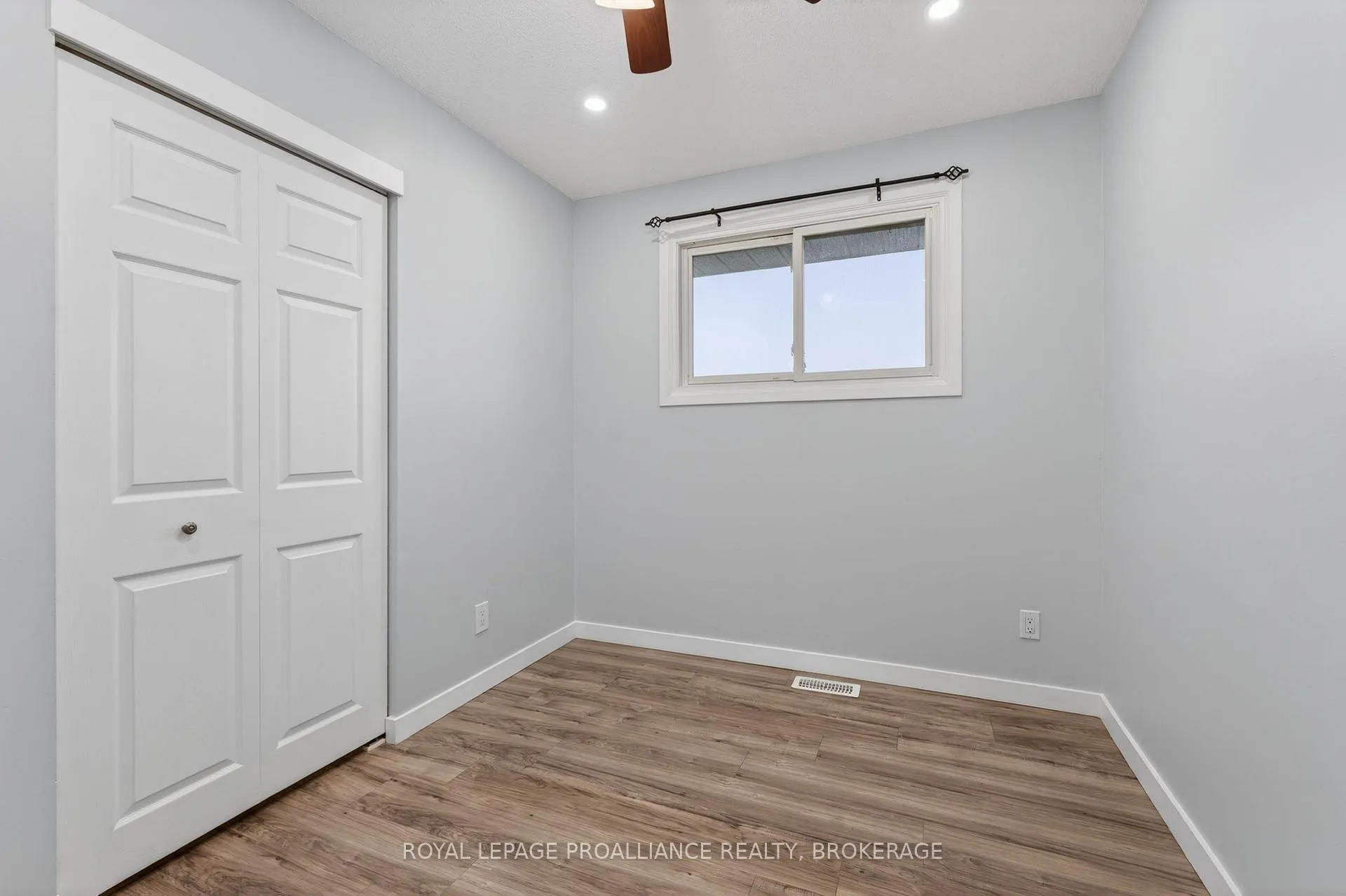 Photo 20 of 894 Littlestone Crescent, Kingston, East Gardiners Rd — HOMEH
