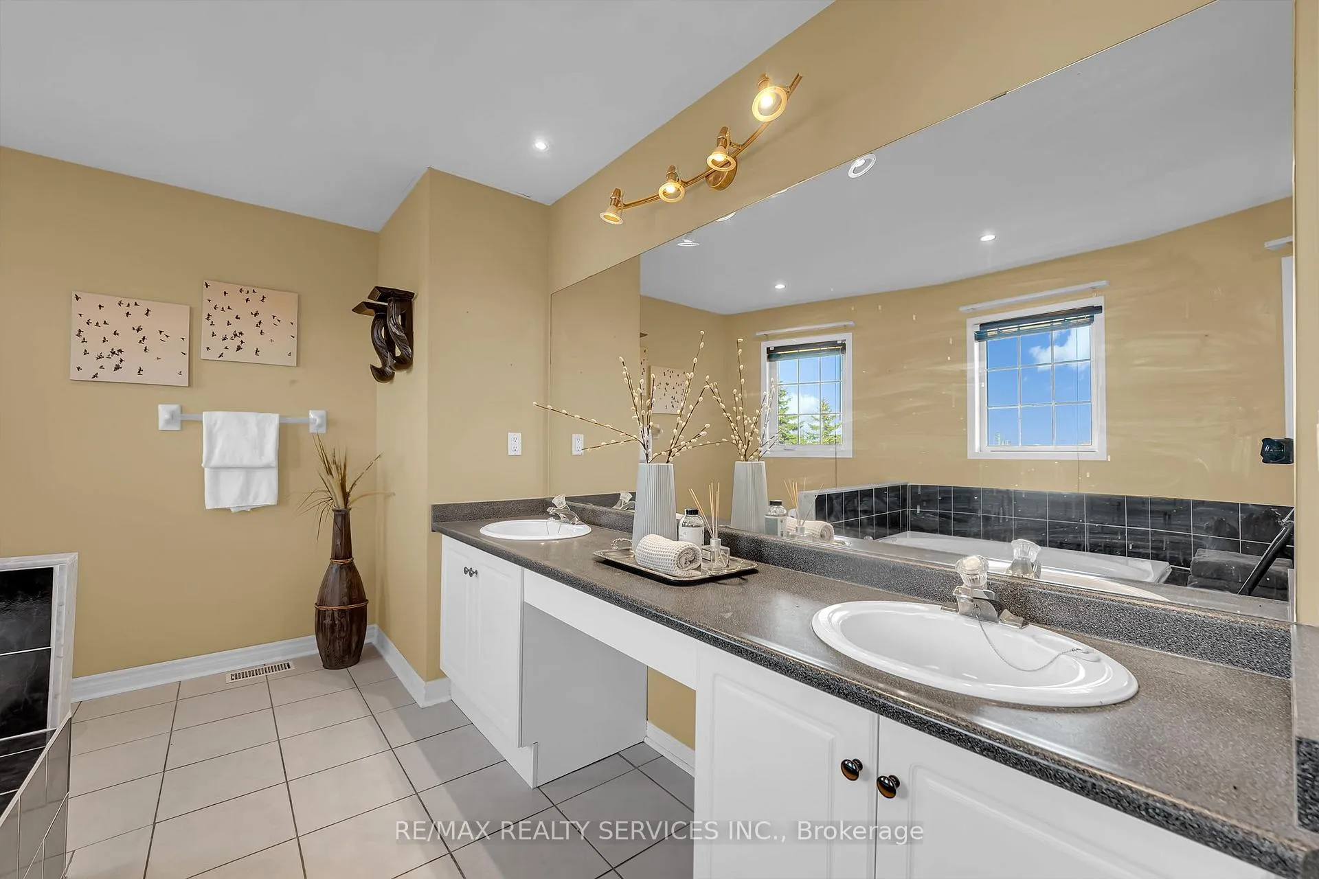 Photo 26 of 96 Porchlight Road, Brampton, Fletcher's Creek Village — HOMEH