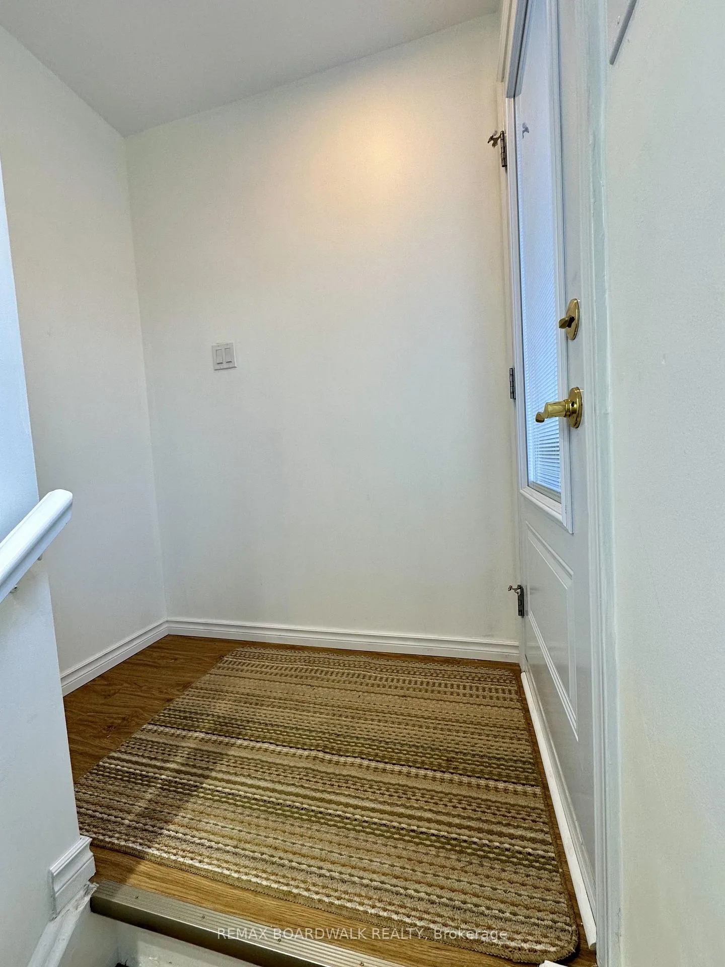 Photo 2 of Unit B, 300 Dalehurst Drive, Ottawa, Tanglewood — HOMEH