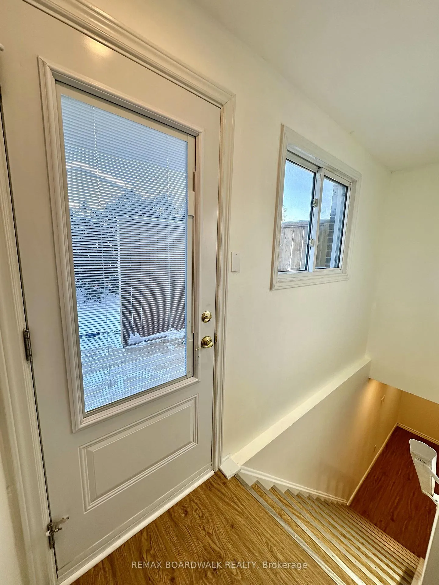 Photo 3 of Unit B, 300 Dalehurst Drive, Ottawa, Tanglewood — HOMEH