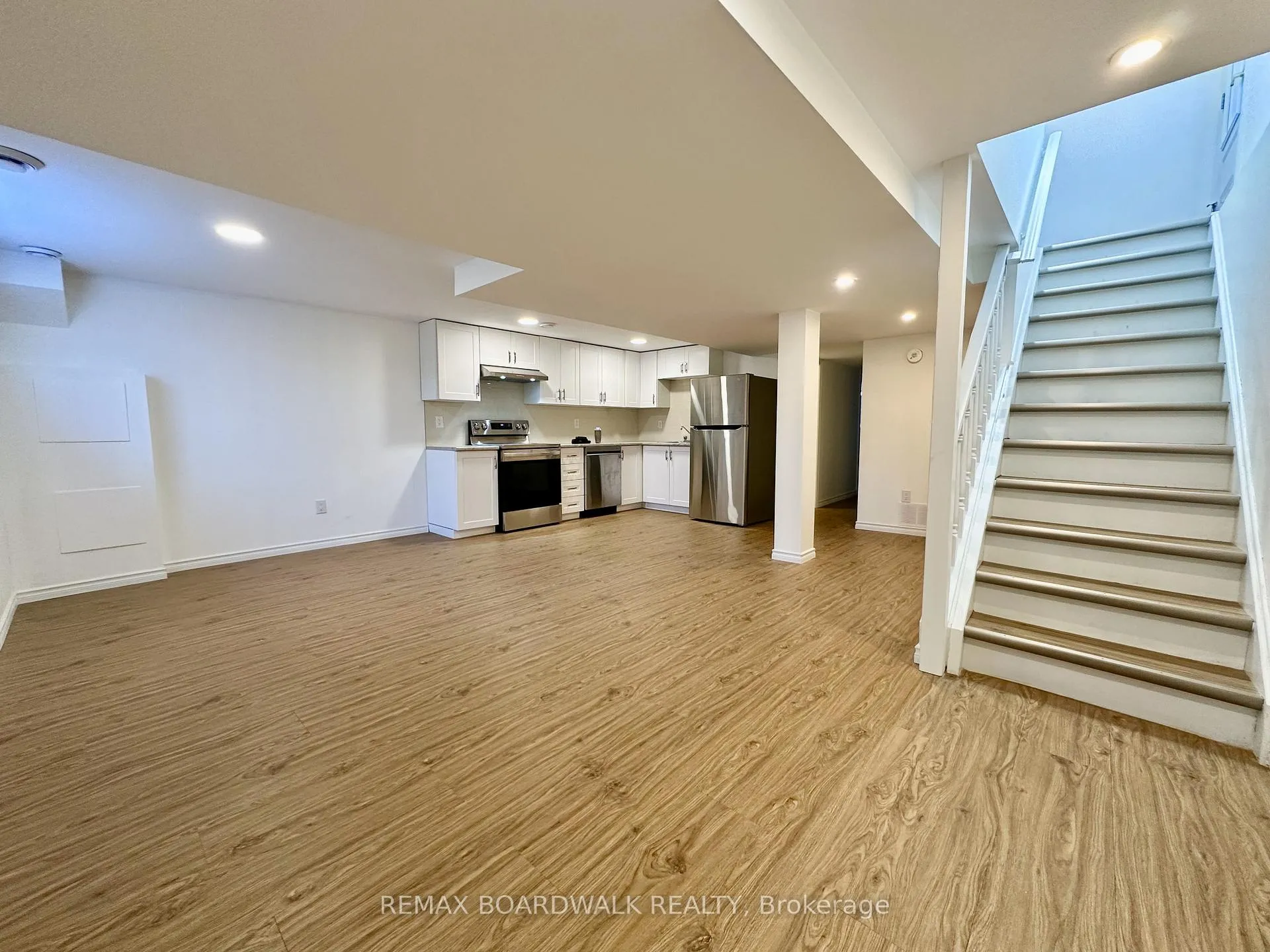 Photo 4 of Unit B, 300 Dalehurst Drive, Ottawa, Tanglewood — HOMEH