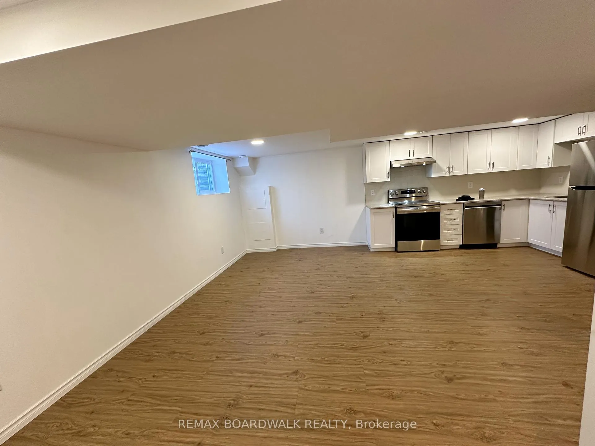 Photo 5 of Unit B, 300 Dalehurst Drive, Ottawa, Tanglewood — HOMEH
