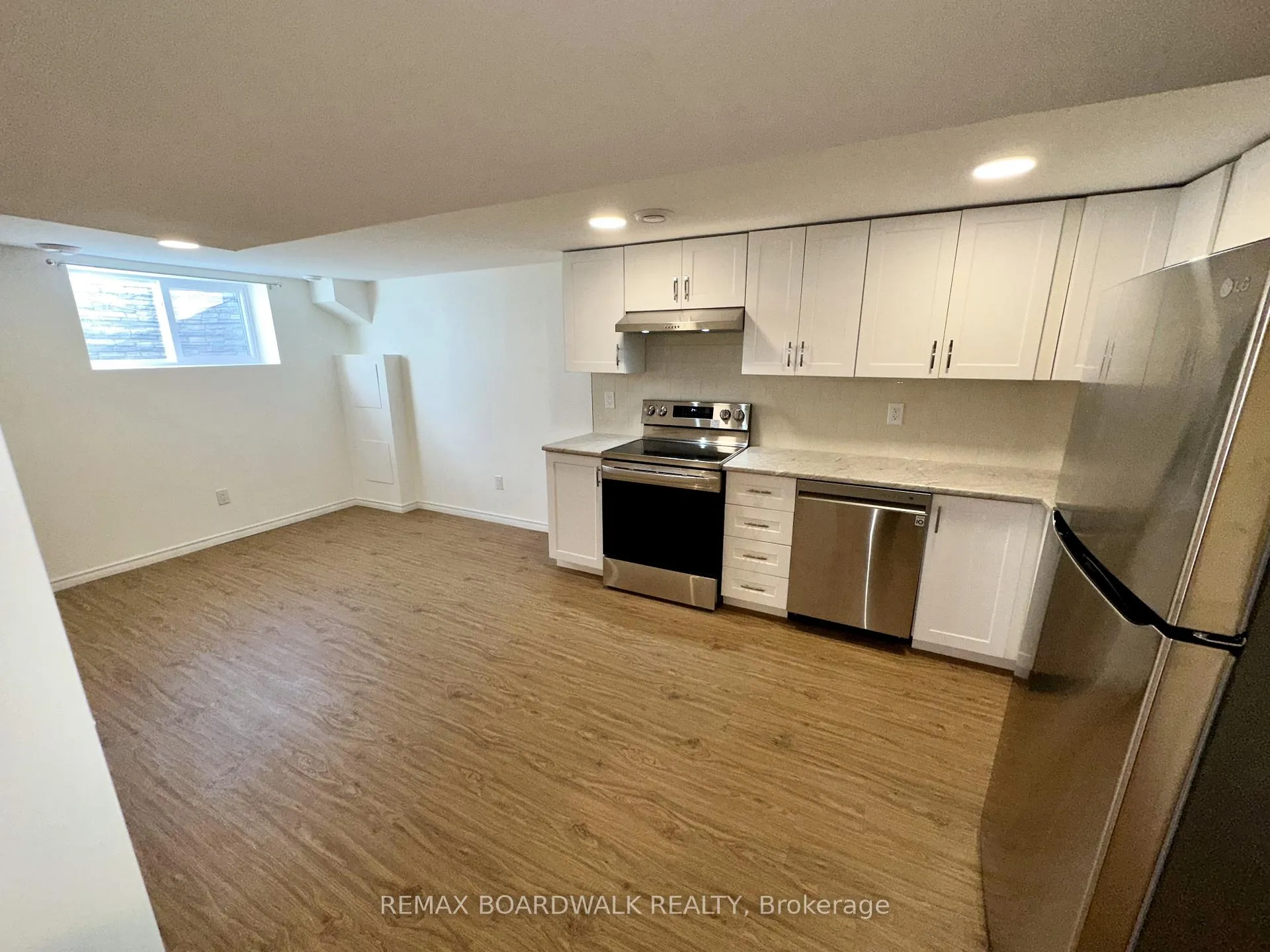 Photo 6 of Unit B, 300 Dalehurst Drive, Ottawa, Tanglewood — HOMEH