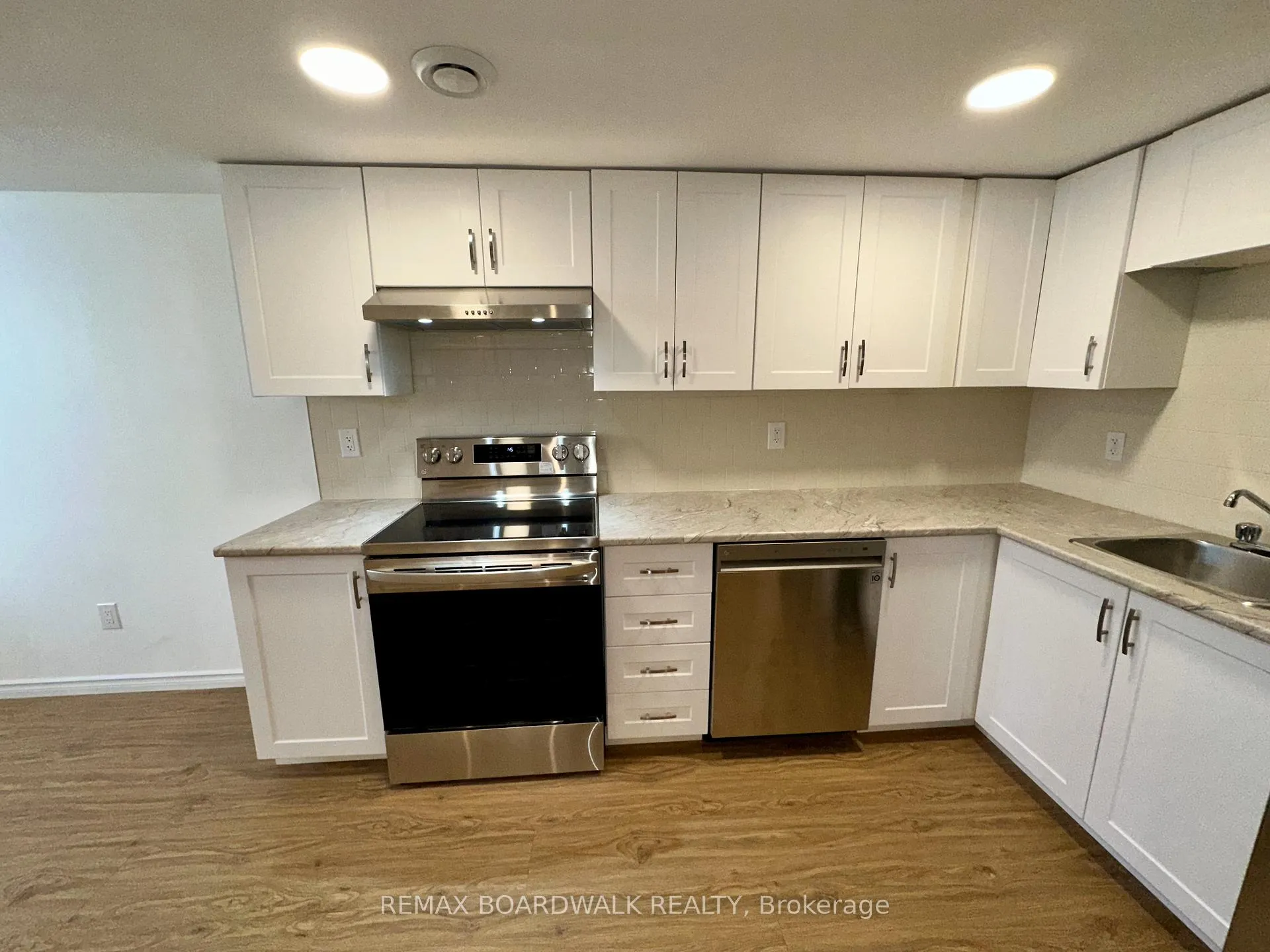 Photo 8 of Unit B, 300 Dalehurst Drive, Ottawa, Tanglewood — HOMEH