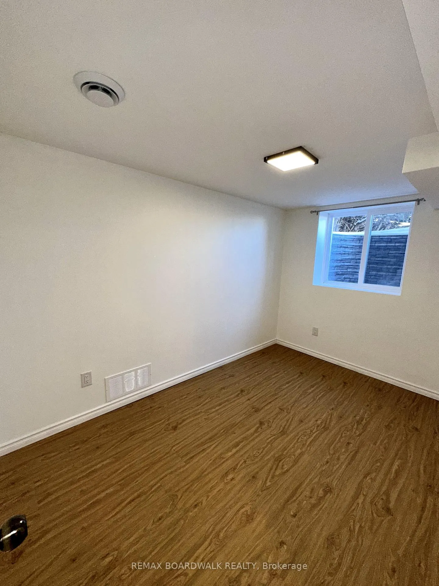 Photo 11 of Unit B, 300 Dalehurst Drive, Ottawa, Tanglewood — HOMEH