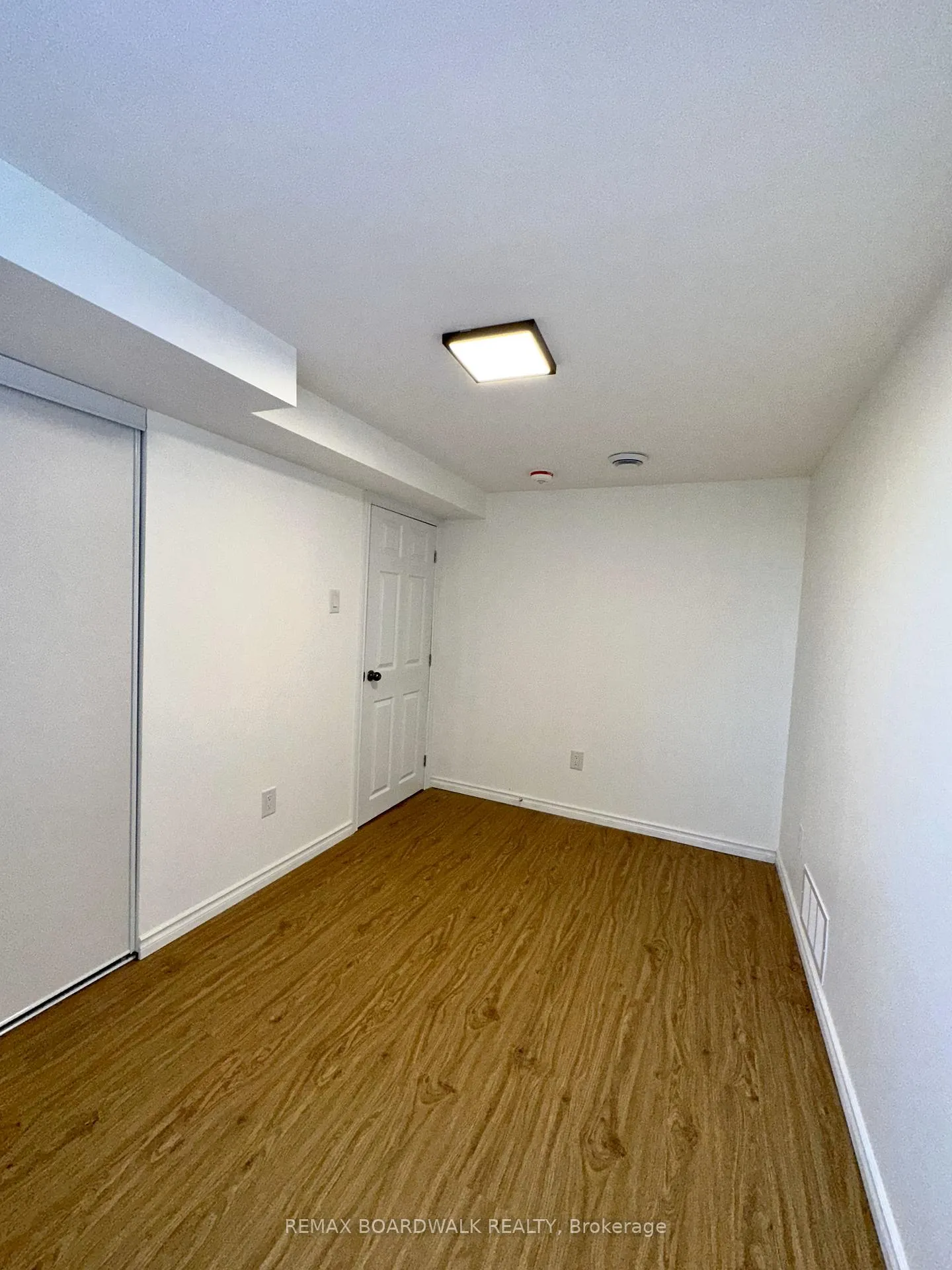 Photo 13 of Unit B, 300 Dalehurst Drive, Ottawa, Tanglewood — HOMEH
