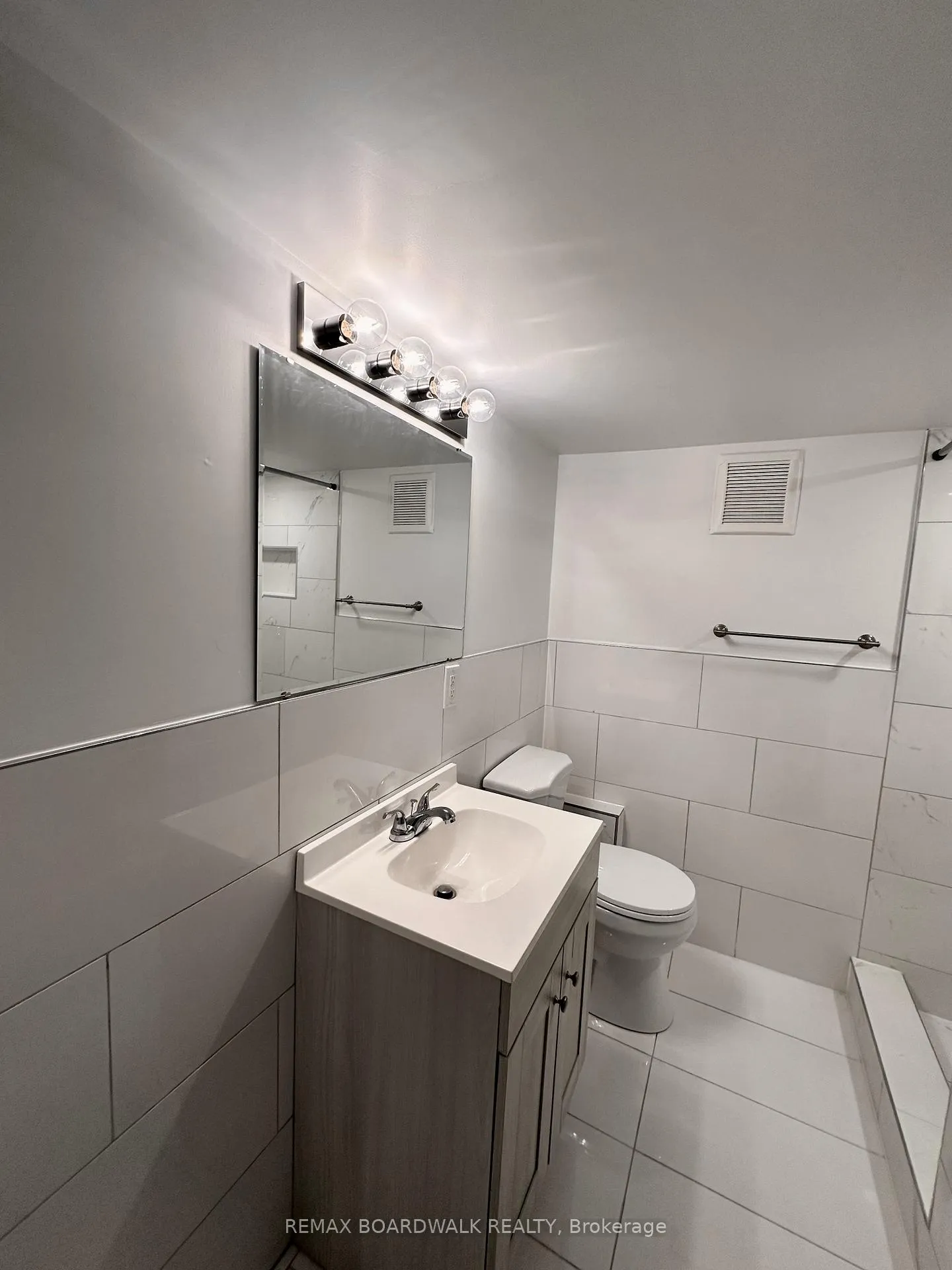 Photo 15 of Unit B, 300 Dalehurst Drive, Ottawa, Tanglewood — HOMEH