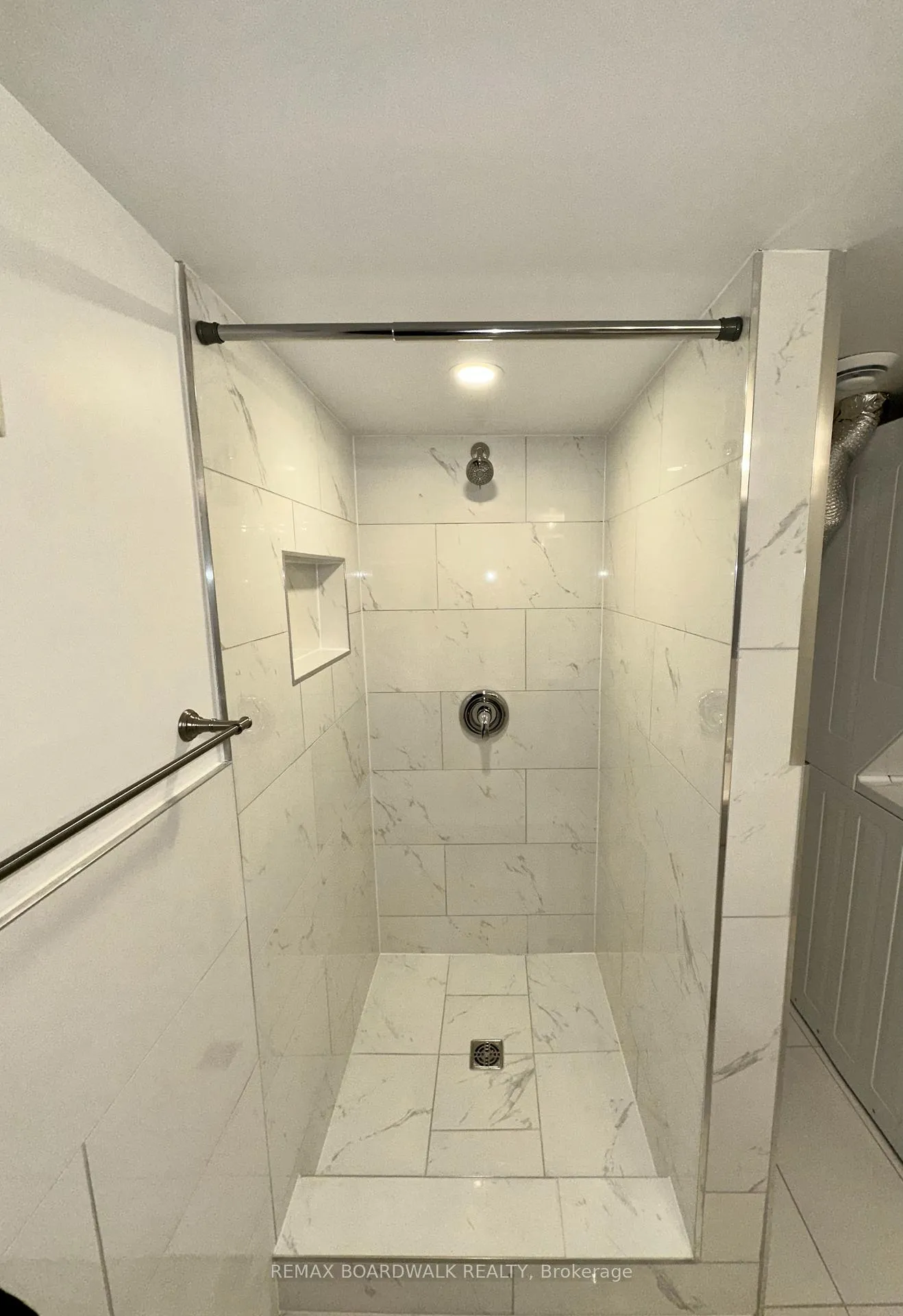 Photo 16 of Unit B, 300 Dalehurst Drive, Ottawa, Tanglewood — HOMEH