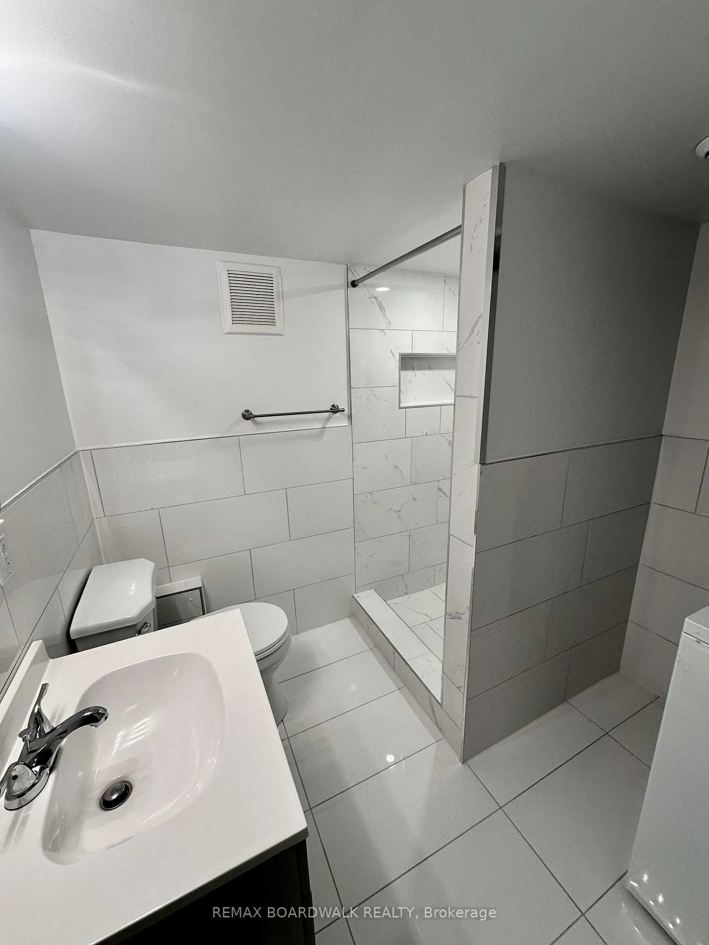Photo 17 of Unit B, 300 Dalehurst Drive, Ottawa, Tanglewood — HOMEH