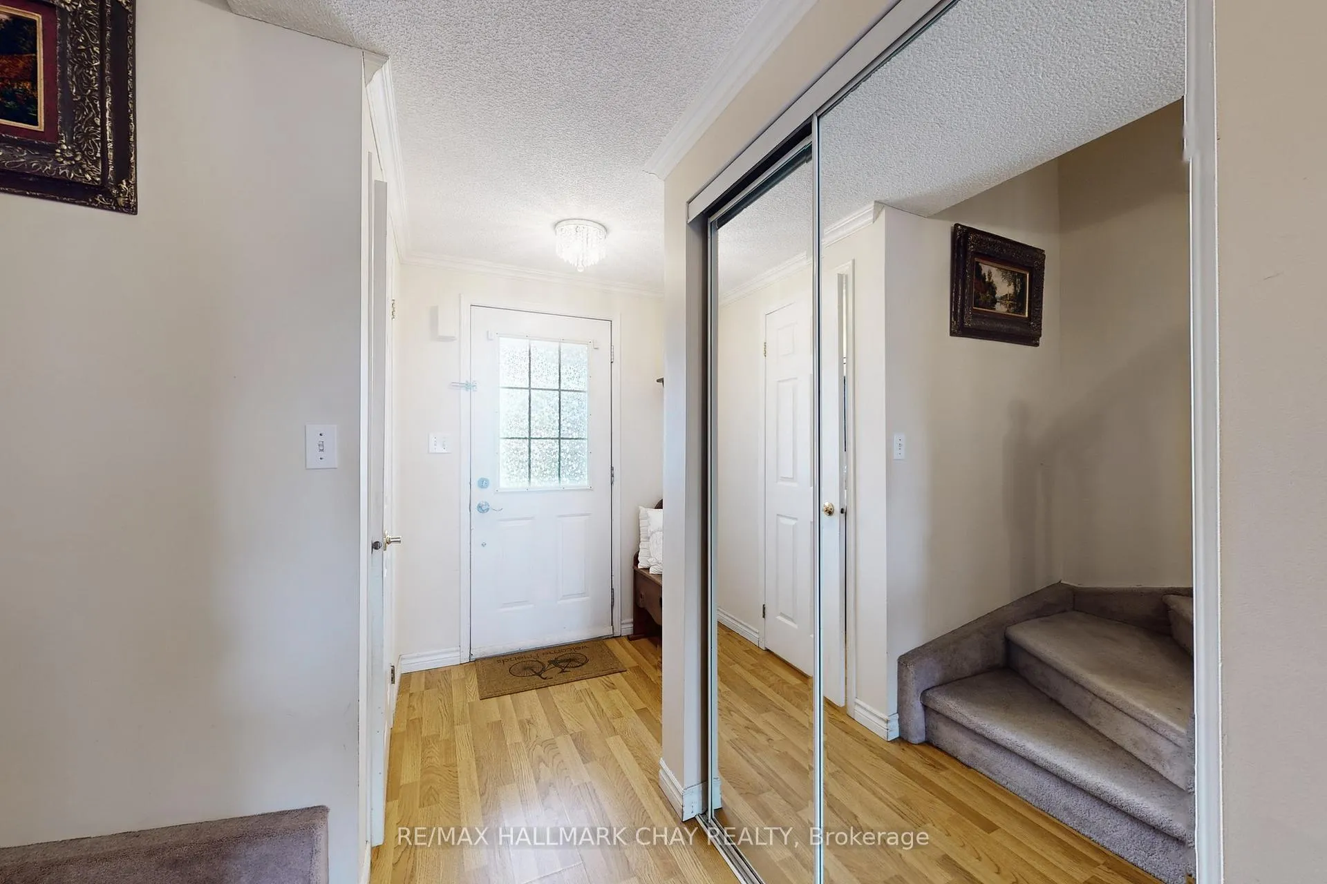 Photo 3 of 87 Wessenger Drive, Barrie, Holly — HOMEH