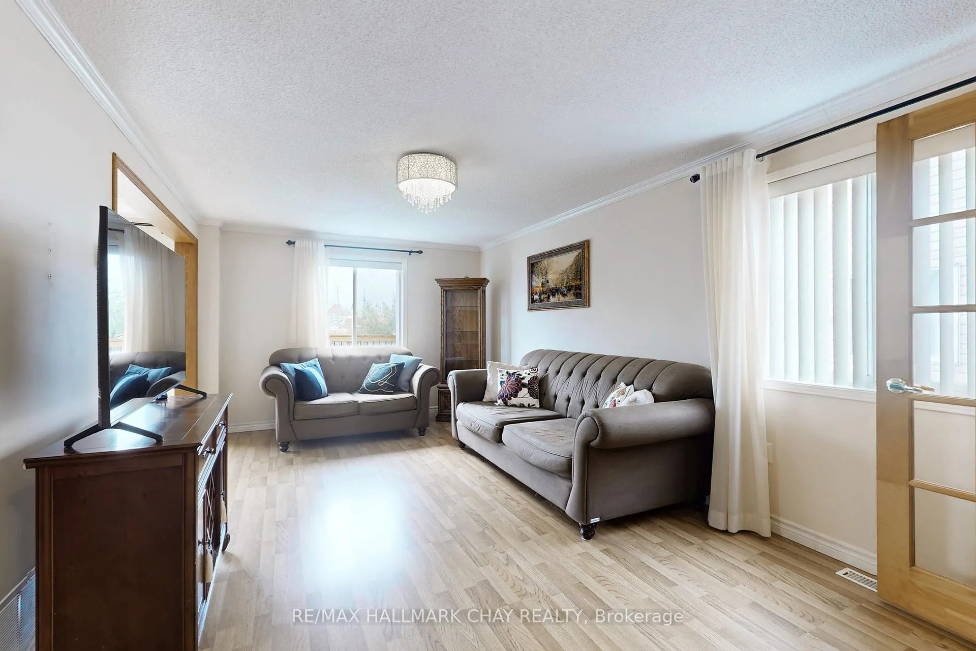 Photo 4 of 87 Wessenger Drive, Barrie, Holly — HOMEH