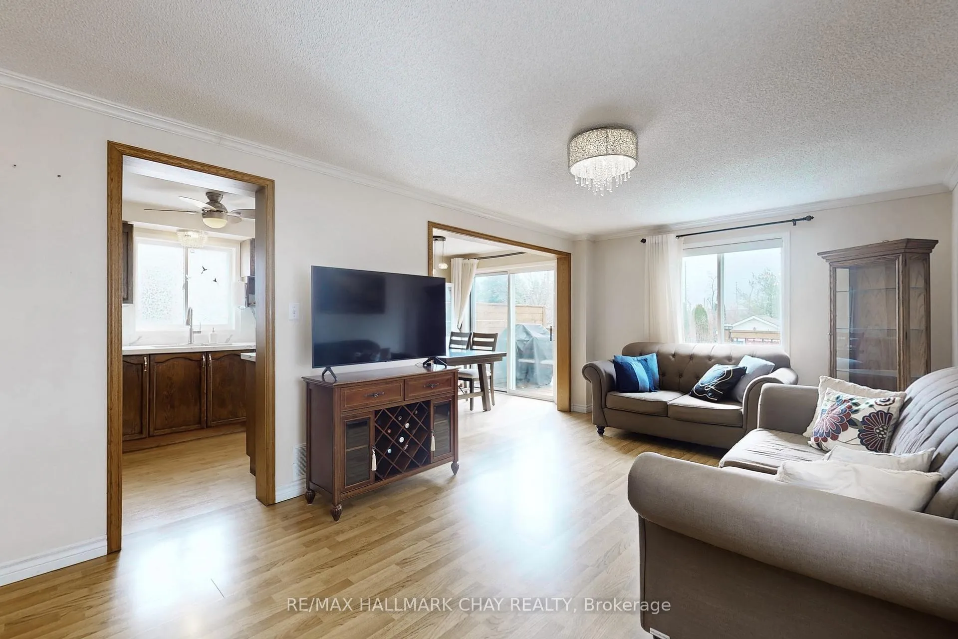 Photo 5 of 87 Wessenger Drive, Barrie, Holly — HOMEH