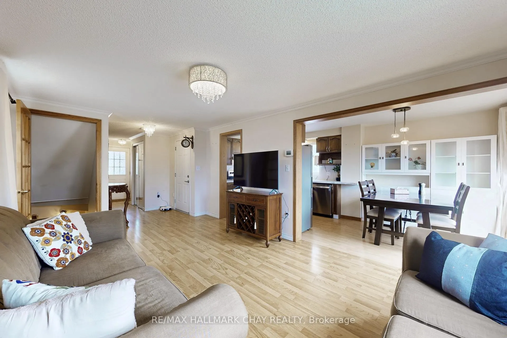 Photo 7 of 87 Wessenger Drive, Barrie, Holly — HOMEH