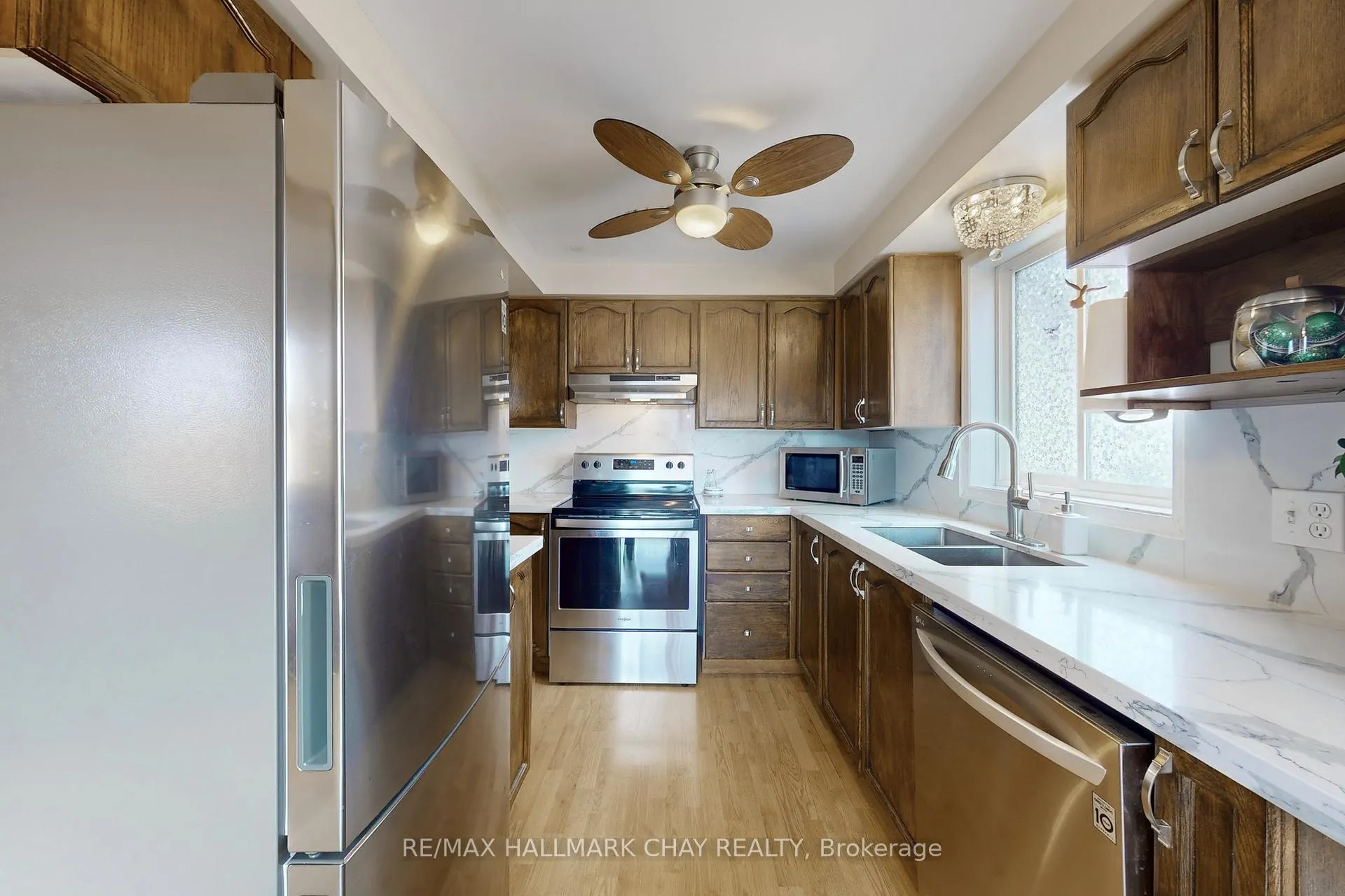 Photo 8 of 87 Wessenger Drive, Barrie, Holly — HOMEH
