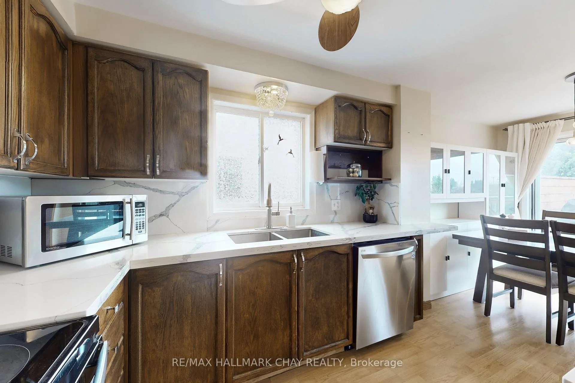 Photo 10 of 87 Wessenger Drive, Barrie, Holly — HOMEH