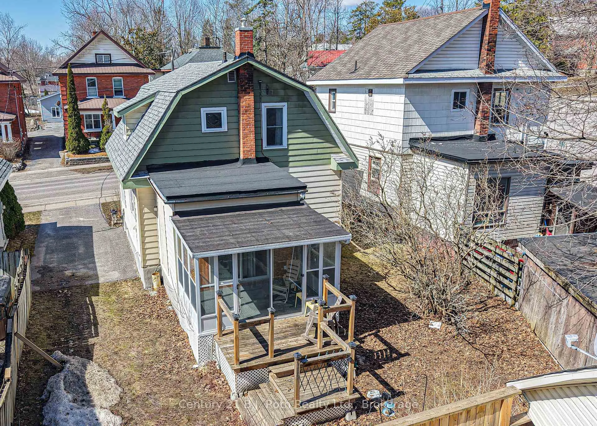 Photo 2 of 44 William Street, Orillia — HOMEH