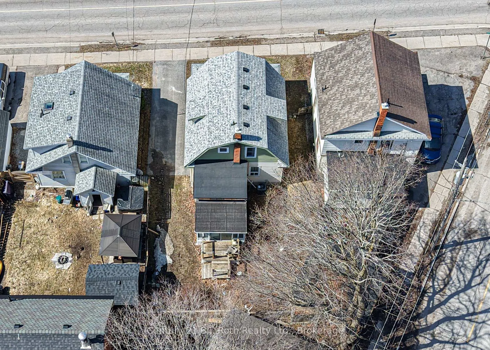 Photo 3 of 44 William Street, Orillia — HOMEH
