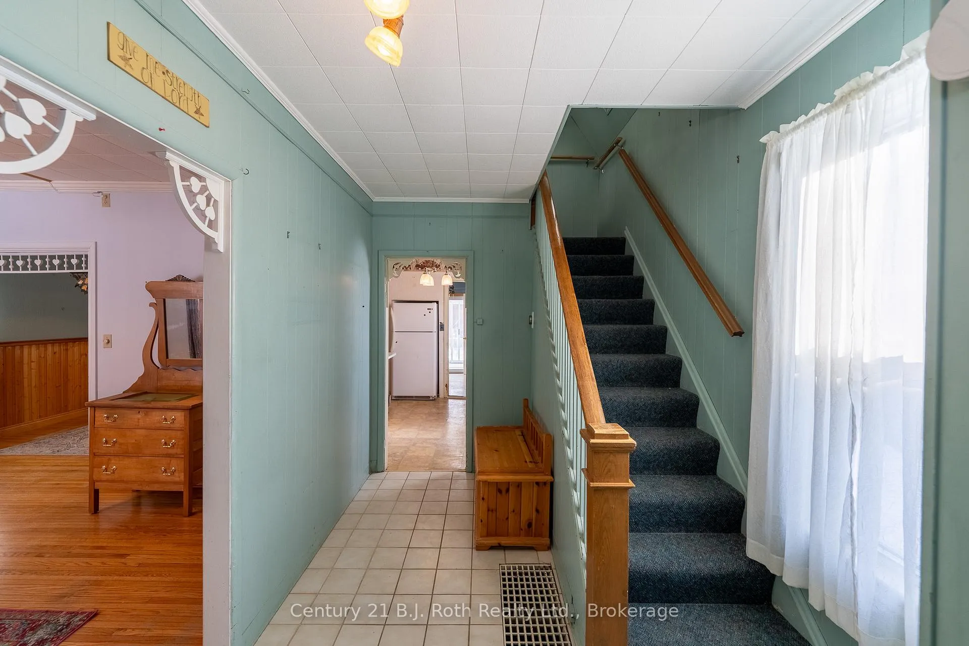 Photo 5 of 44 William Street, Orillia — HOMEH