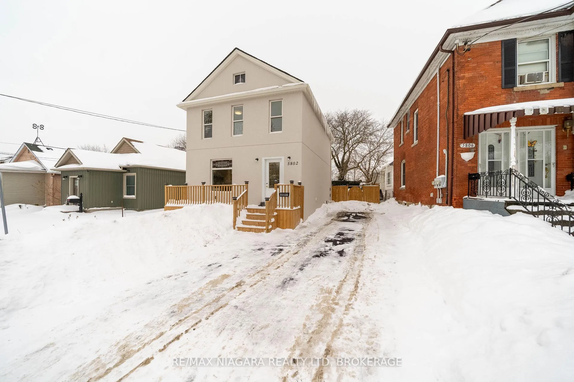 Photo 1 of 5802 Peer Street, Niagara Falls, Dorchester — HOMEH