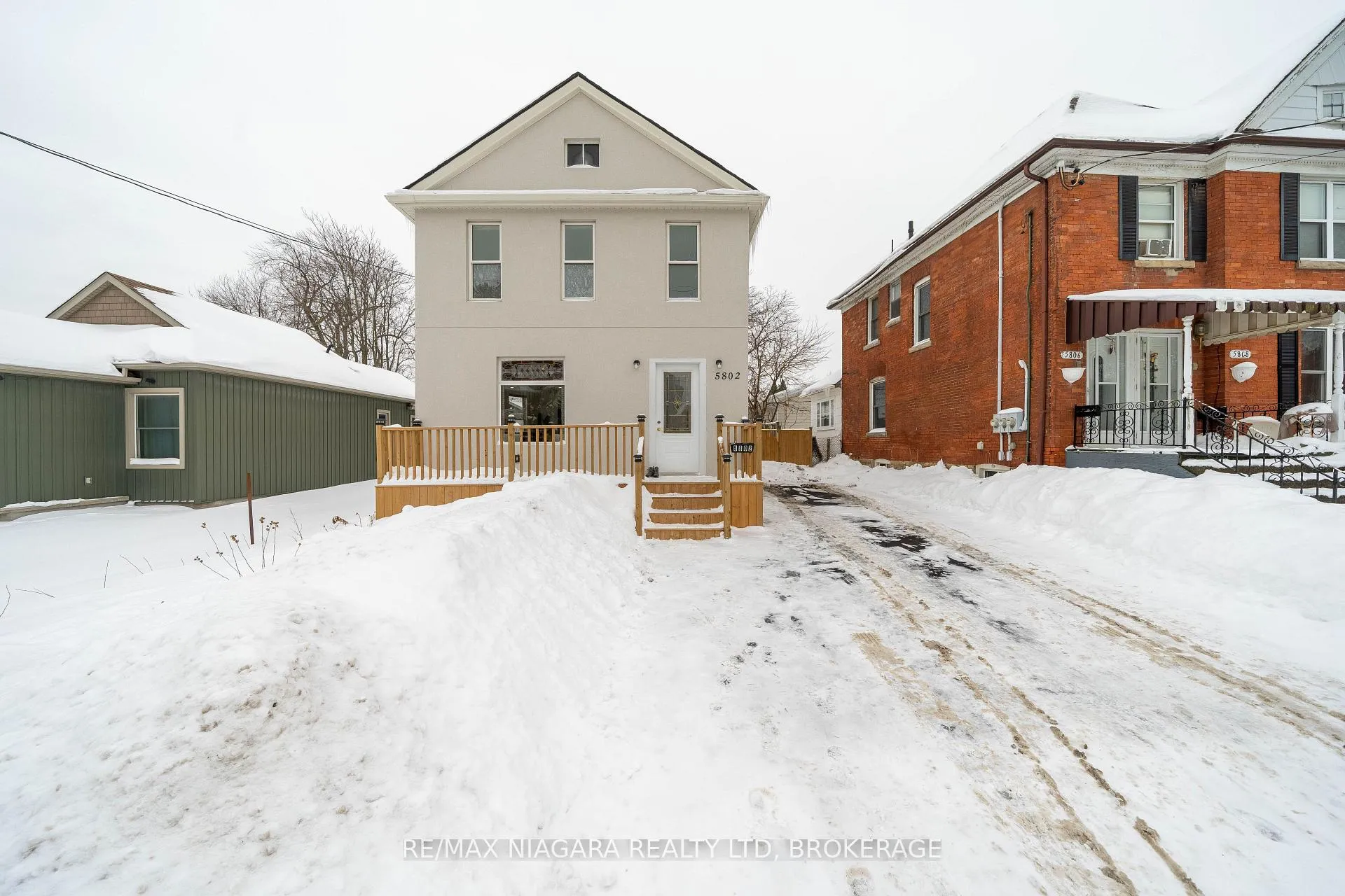 Photo 2 of 5802 Peer Street, Niagara Falls, Dorchester — HOMEH