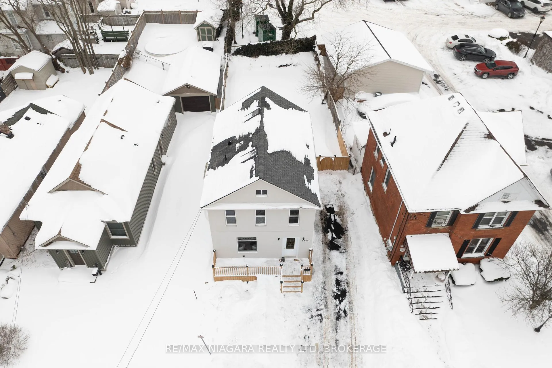 Photo 4 of 5802 Peer Street, Niagara Falls, Dorchester — HOMEH