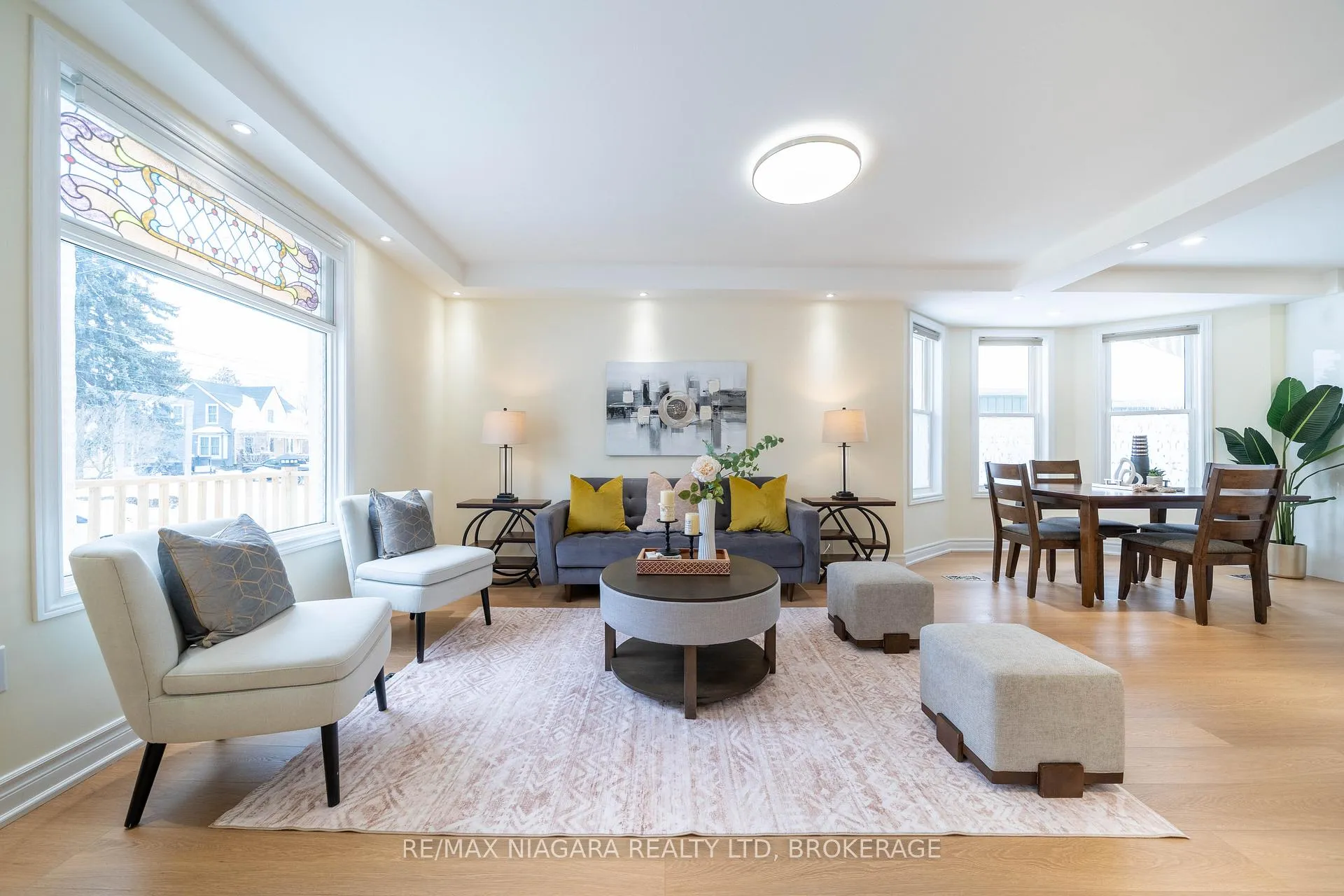 Photo 7 of 5802 Peer Street, Niagara Falls, Dorchester — HOMEH