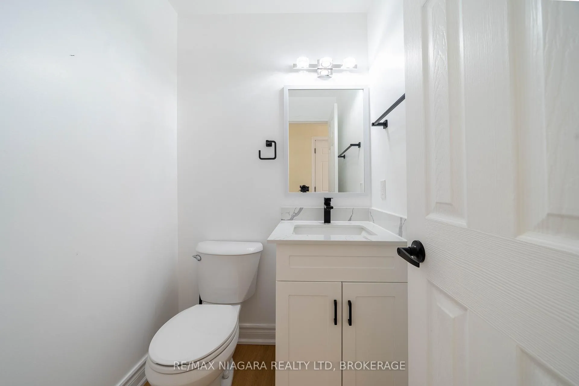 Photo 15 of 5802 Peer Street, Niagara Falls, Dorchester — HOMEH