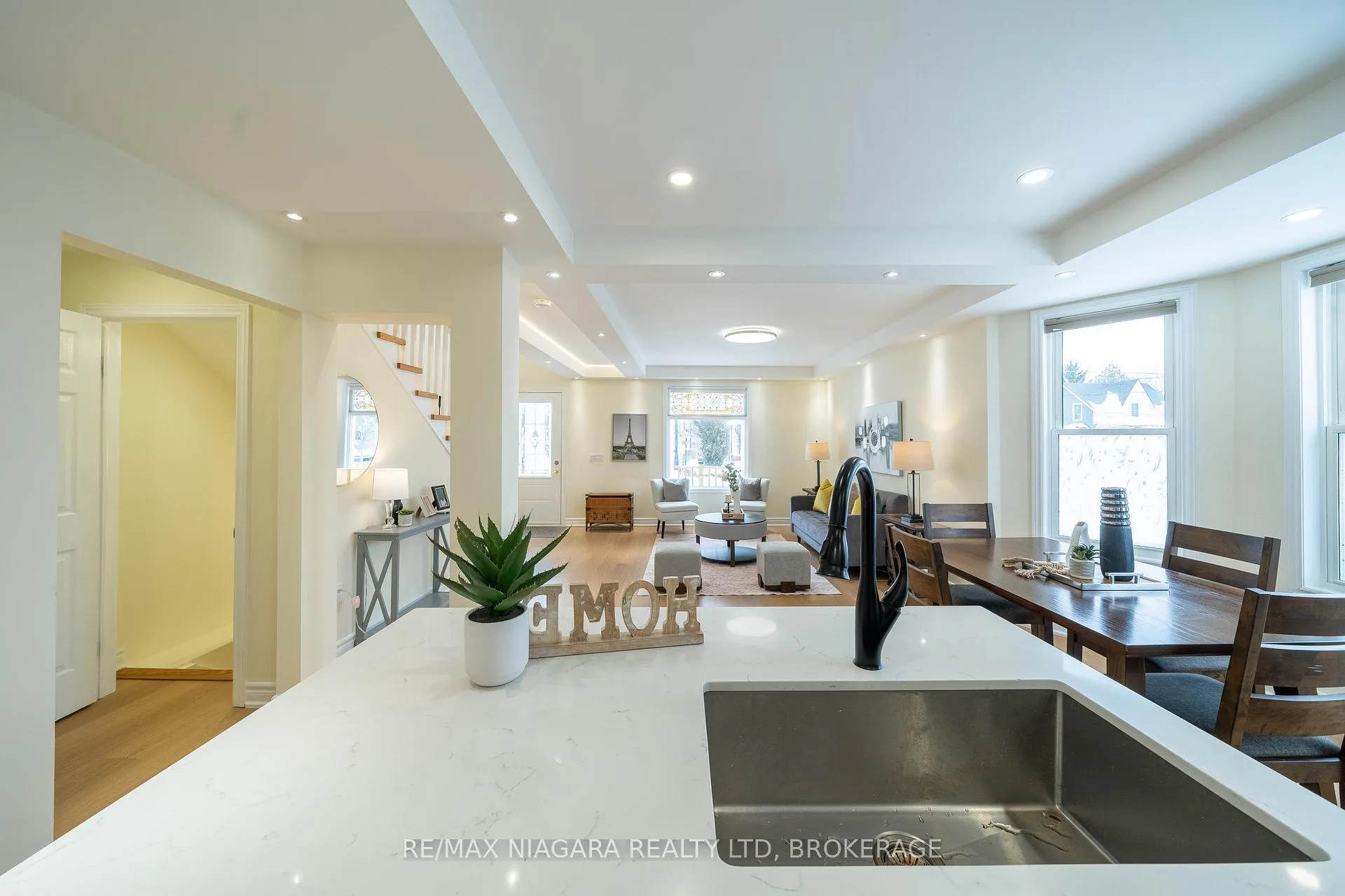 Photo 16 of 5802 Peer Street, Niagara Falls, Dorchester — HOMEH
