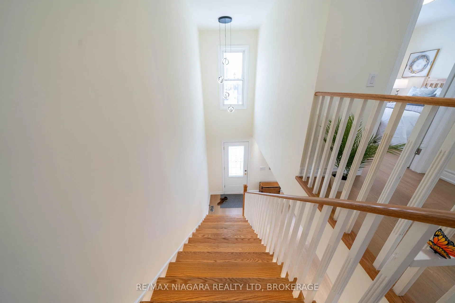 Photo 17 of 5802 Peer Street, Niagara Falls, Dorchester — HOMEH