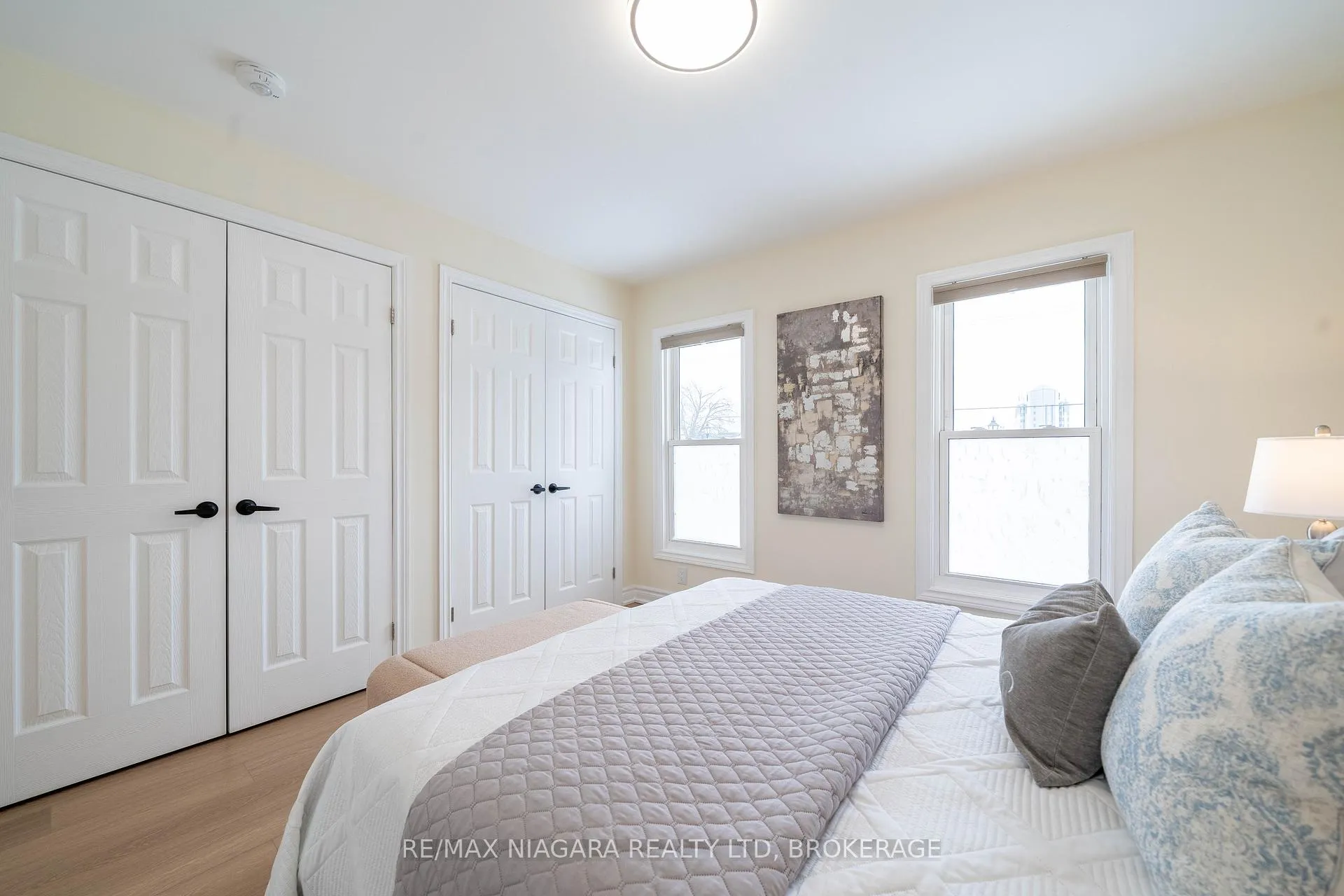 Photo 18 of 5802 Peer Street, Niagara Falls, Dorchester — HOMEH