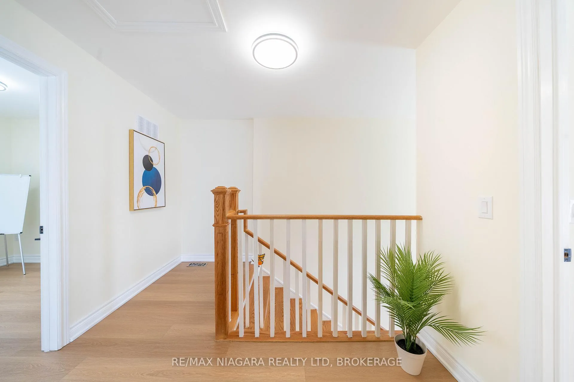 Photo 19 of 5802 Peer Street, Niagara Falls, Dorchester — HOMEH