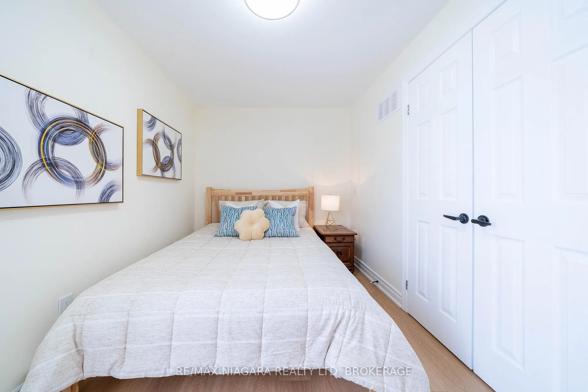 Photo 24 of 5802 Peer Street, Niagara Falls, Dorchester — HOMEH