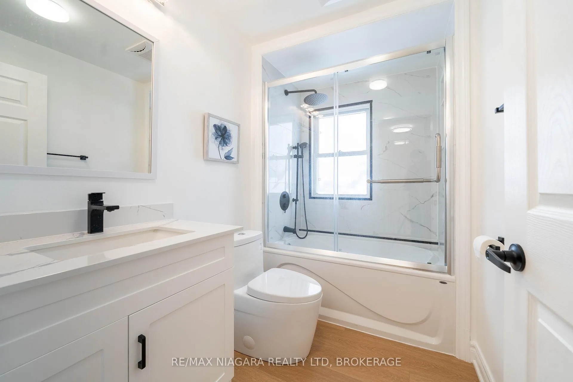 Photo 25 of 5802 Peer Street, Niagara Falls, Dorchester — HOMEH