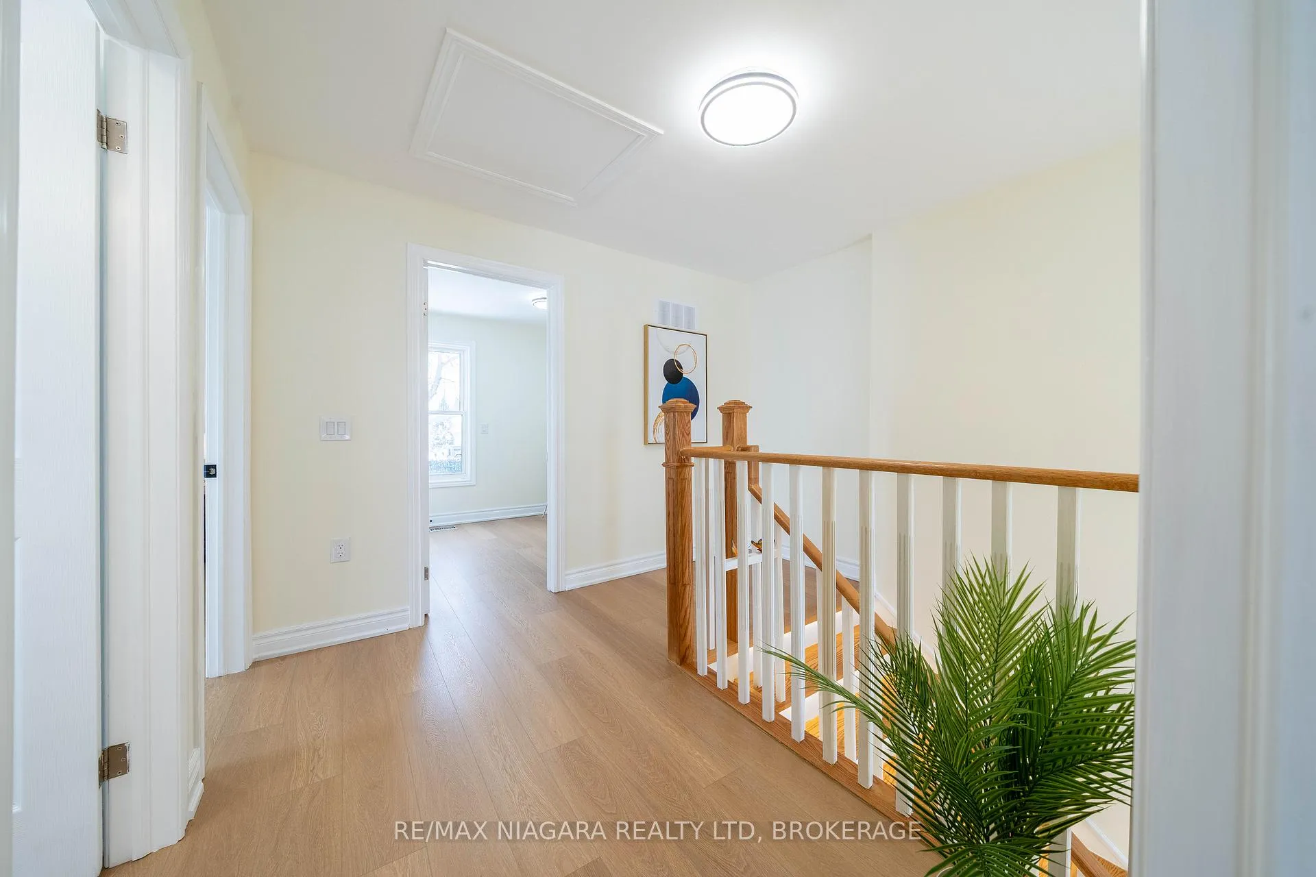 Photo 28 of 5802 Peer Street, Niagara Falls, Dorchester — HOMEH