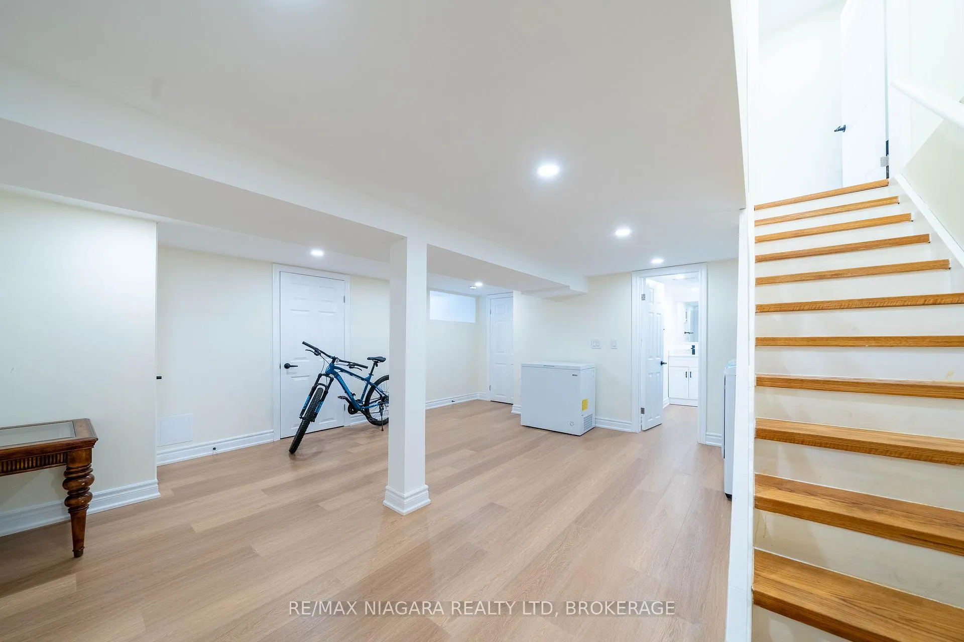 Photo 29 of 5802 Peer Street, Niagara Falls, Dorchester — HOMEH