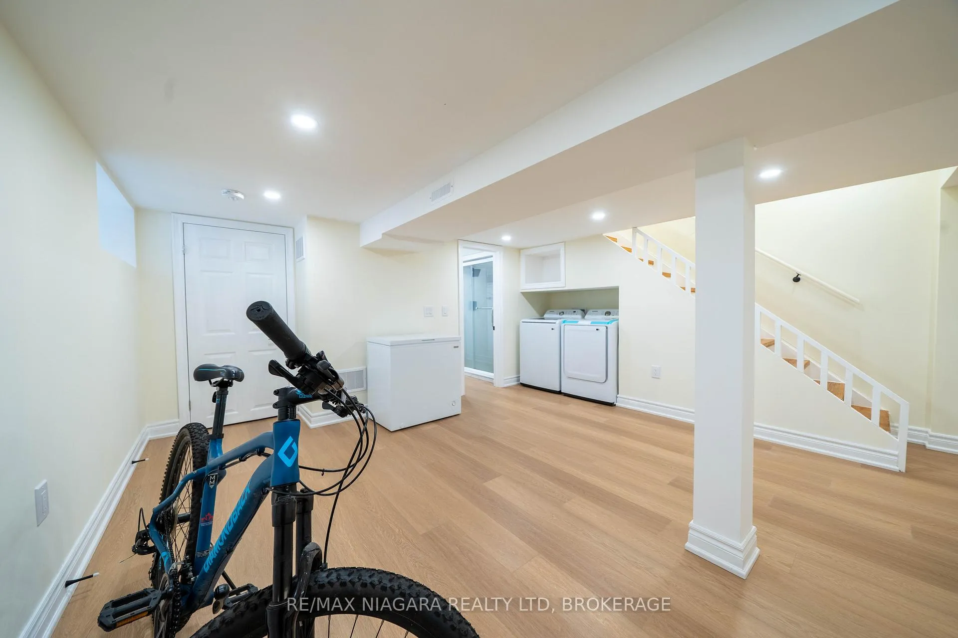 Photo 30 of 5802 Peer Street, Niagara Falls, Dorchester — HOMEH