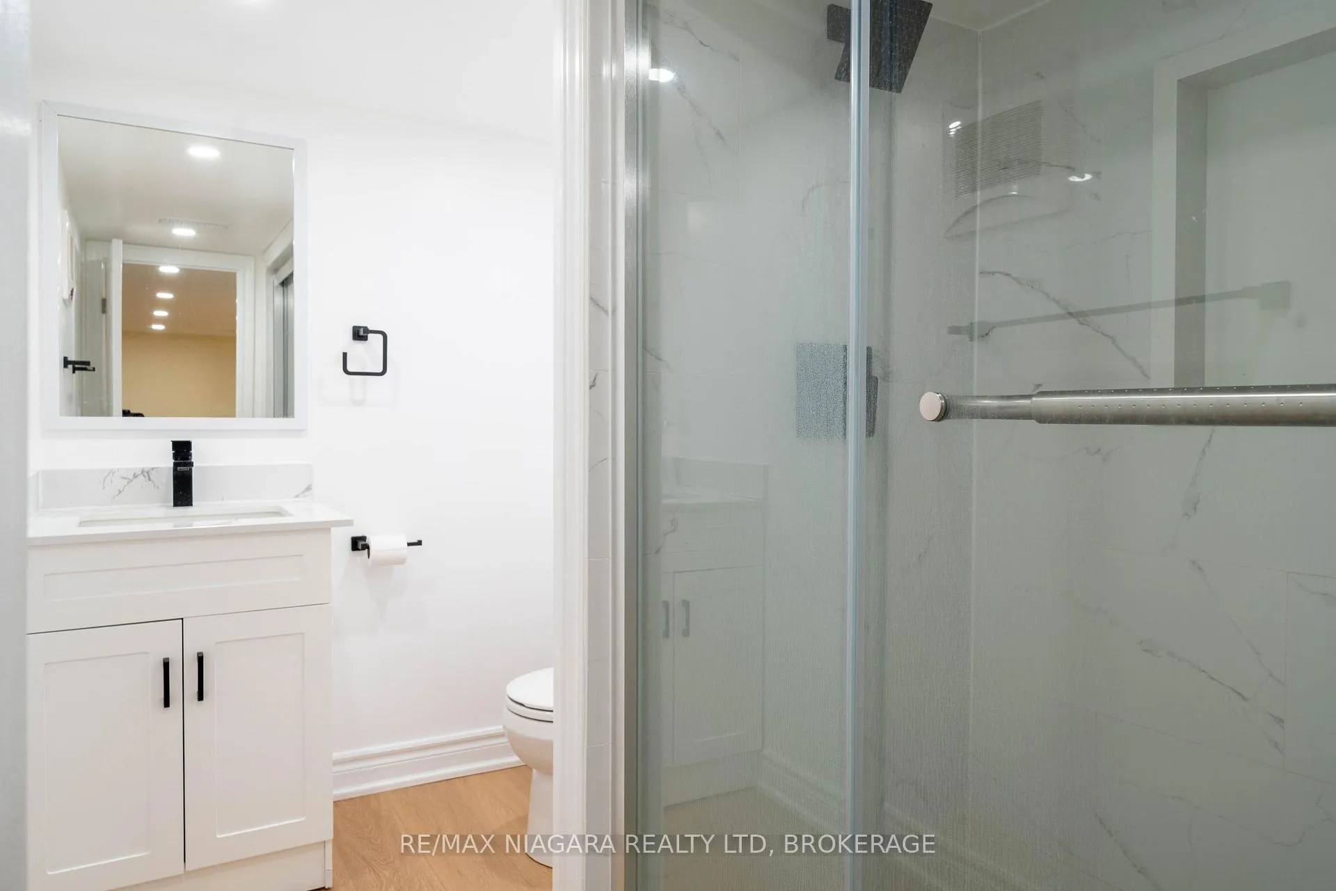 Photo 32 of 5802 Peer Street, Niagara Falls, Dorchester — HOMEH
