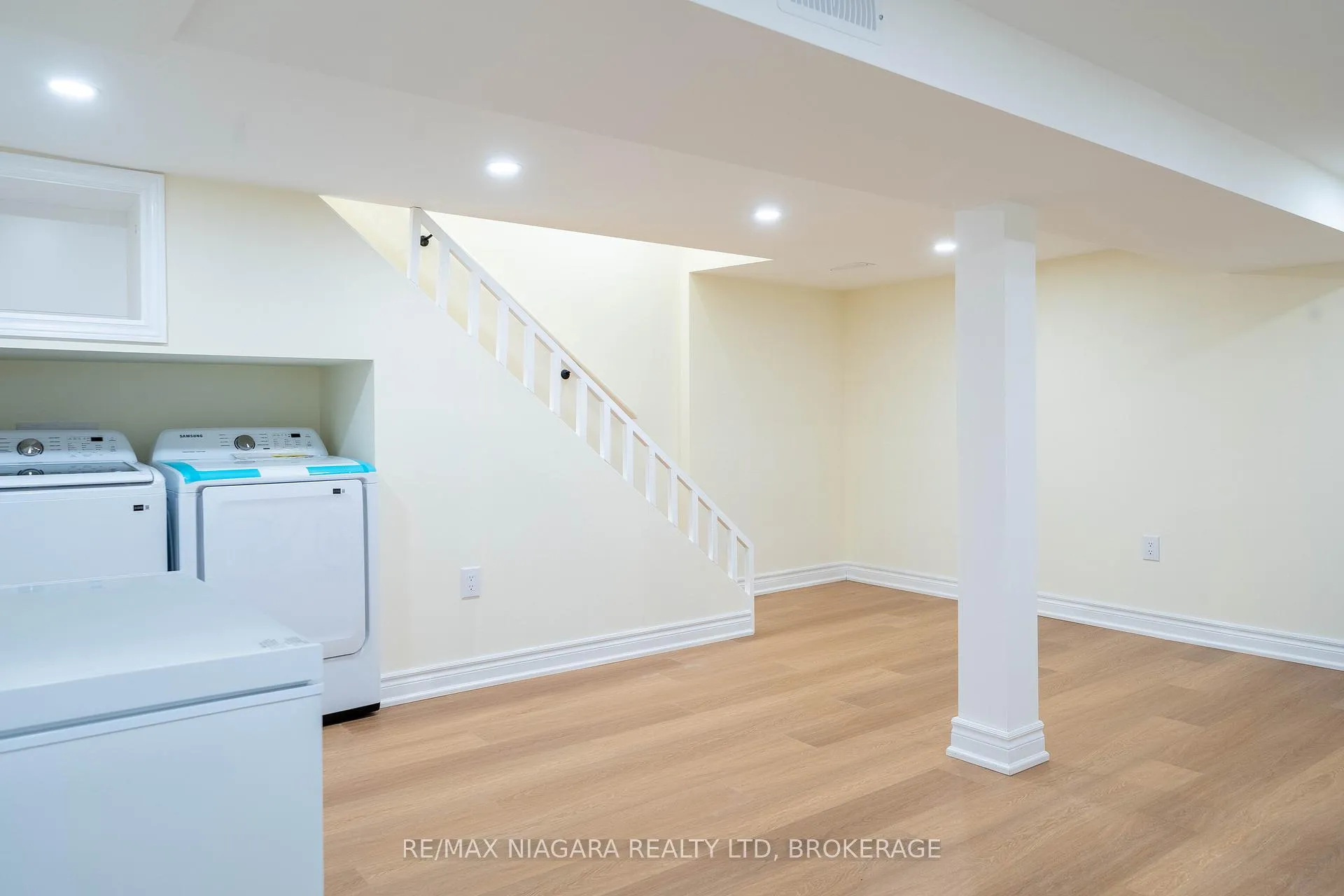 Photo 33 of 5802 Peer Street, Niagara Falls, Dorchester — HOMEH
