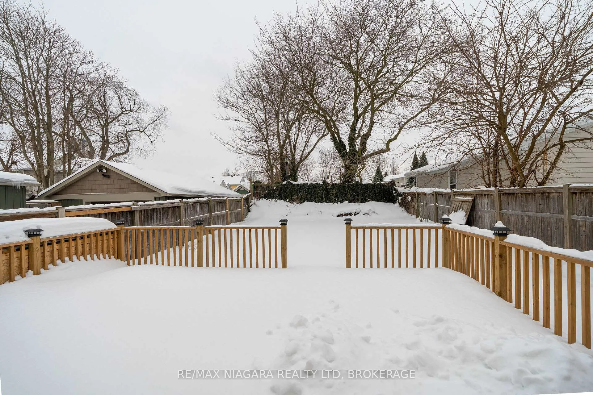 Photo 36 of 5802 Peer Street, Niagara Falls, Dorchester — HOMEH