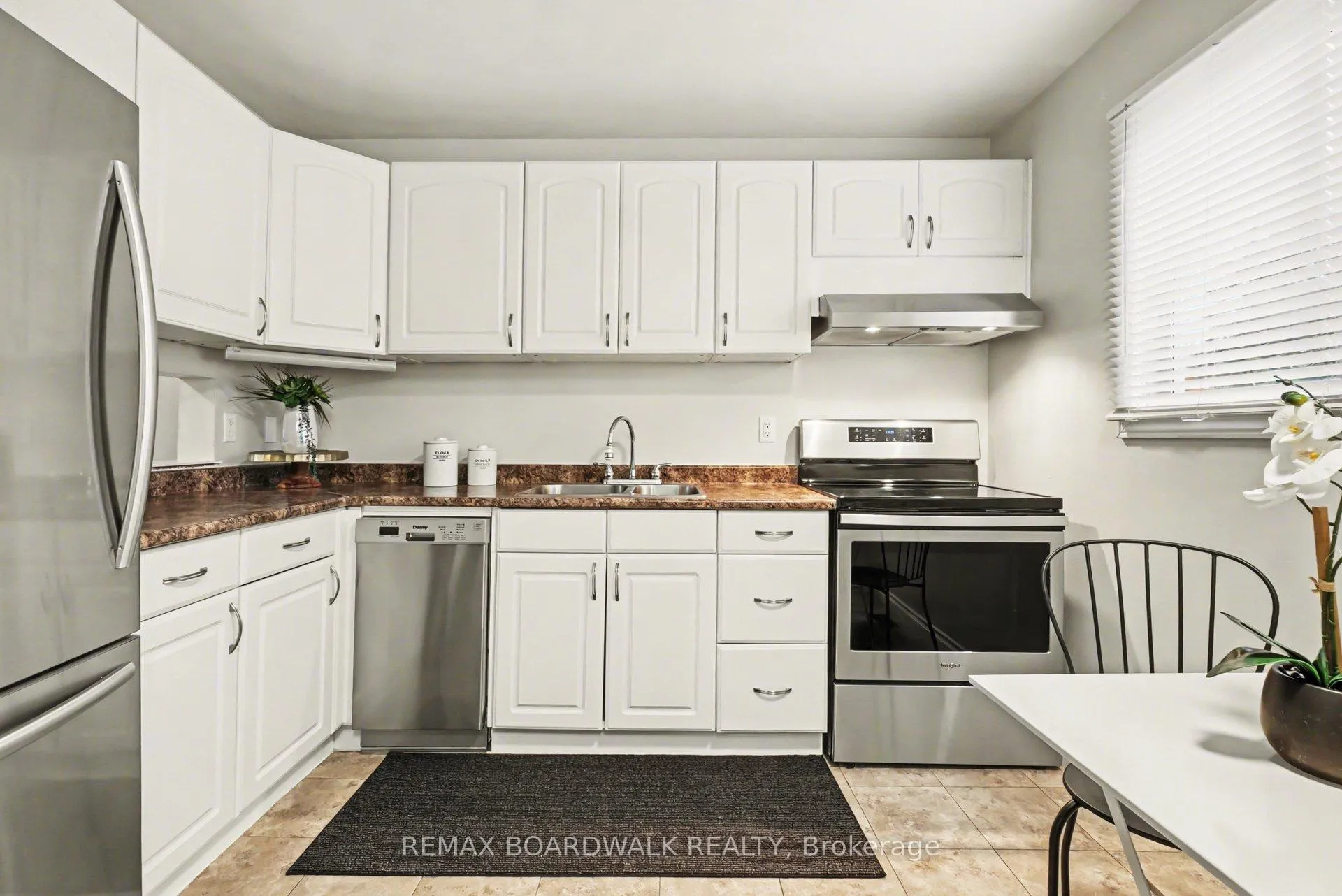 Photo 4 of 197 Teal Crescent, Ottawa, Chatelaine Village — HOMEH