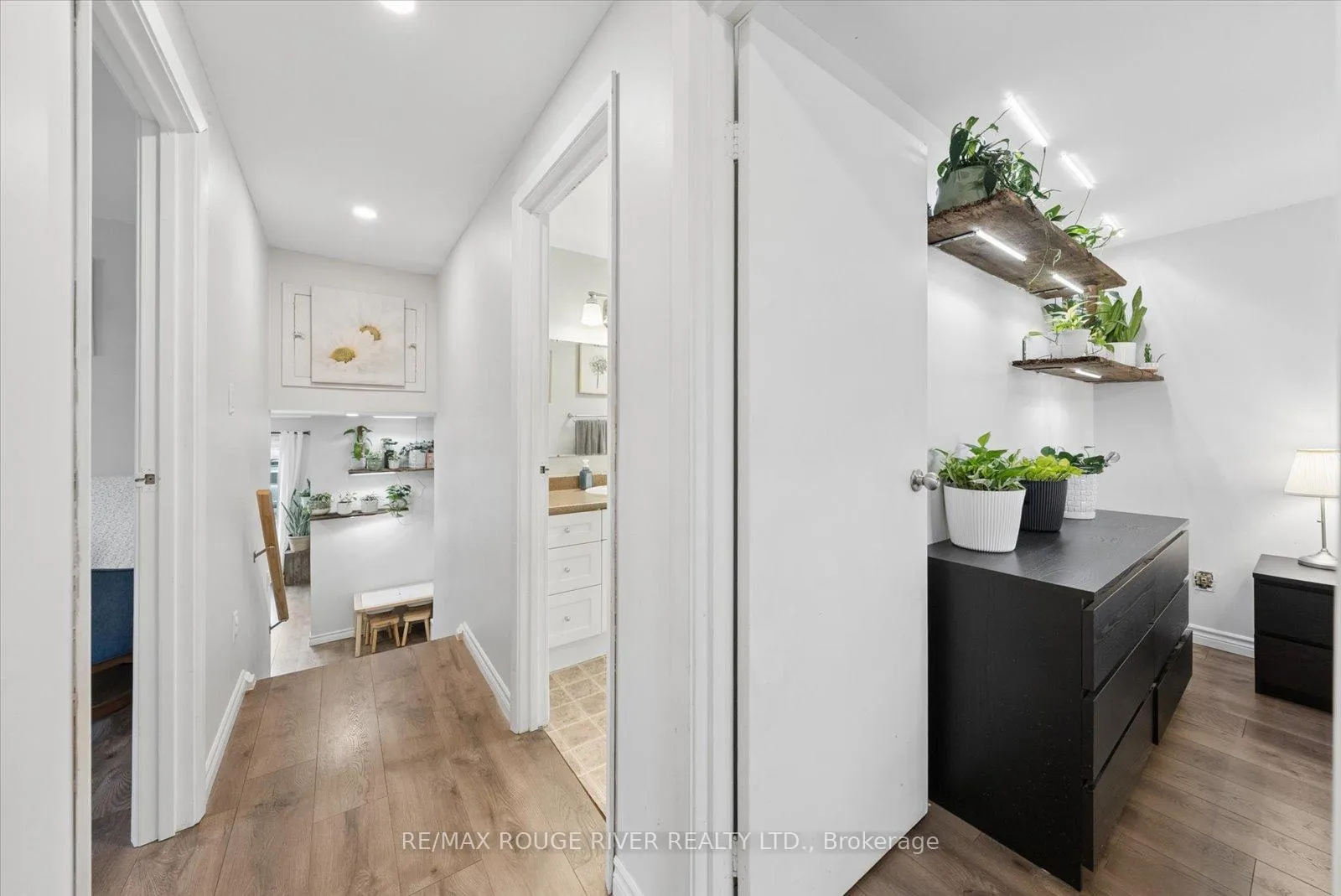 Photo 7 of 43 Ormond Drive, Oshawa, Samac — HOMEH