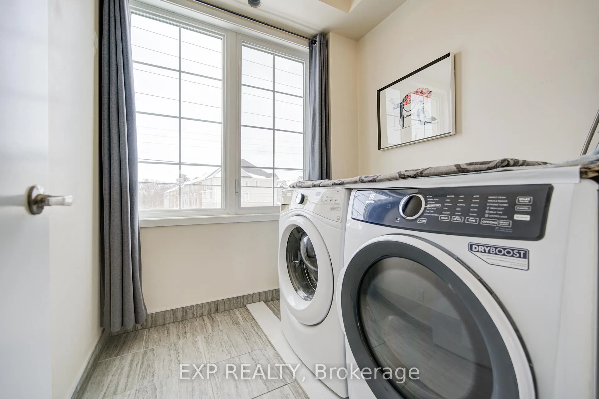 Photo 8 of 10616 Bathurst Street, Vaughan, Patterson — HOMEH
