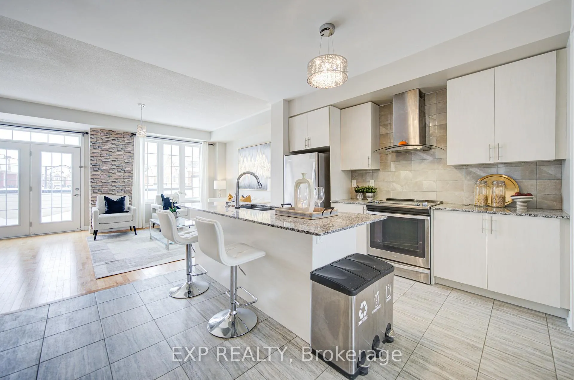 Photo 13 of 10616 Bathurst Street, Vaughan, Patterson — HOMEH