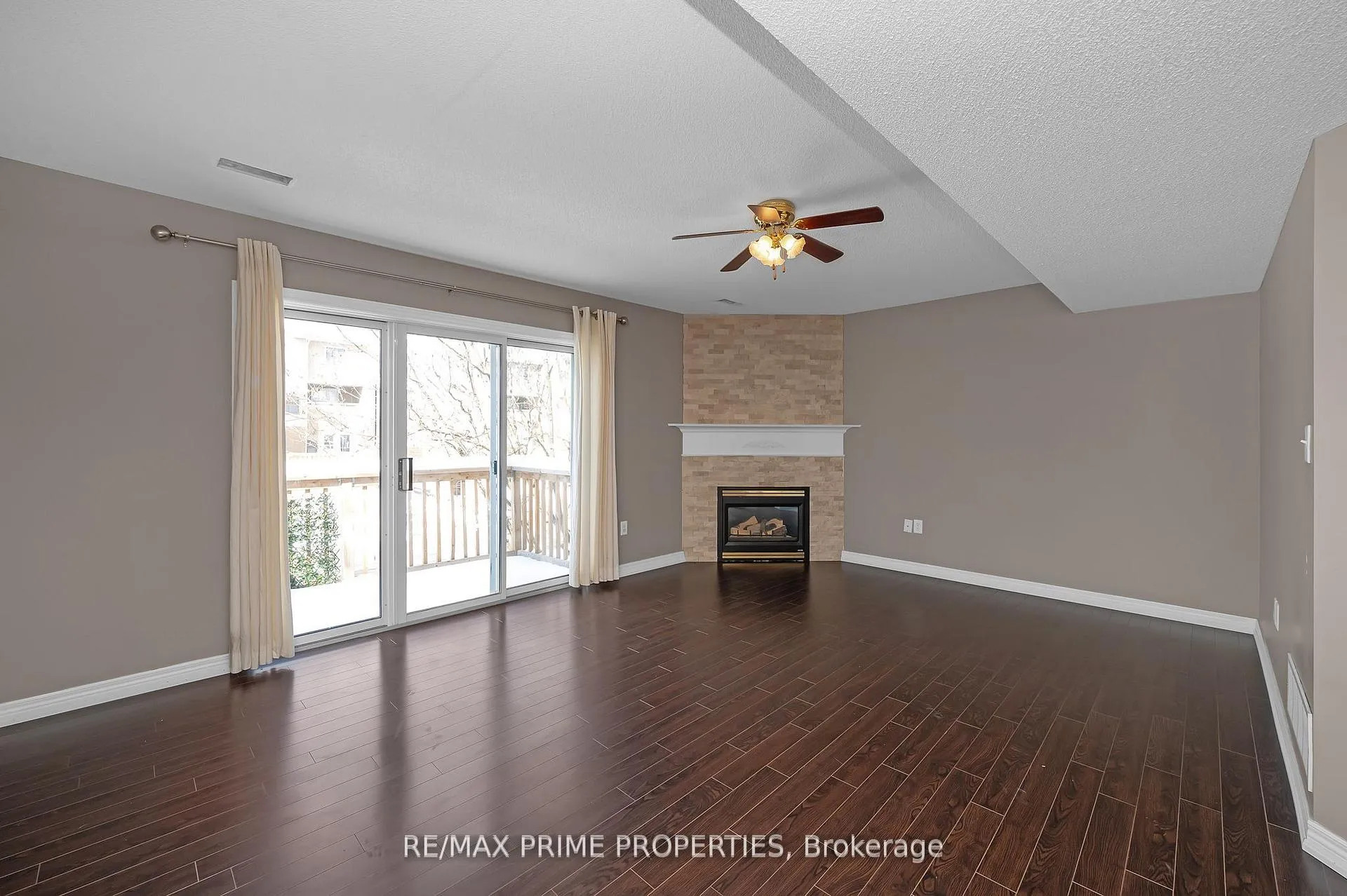 Photo 8 of Unit 44, 4045 Upper Middle Road, Burlington, Rose — HOMEH