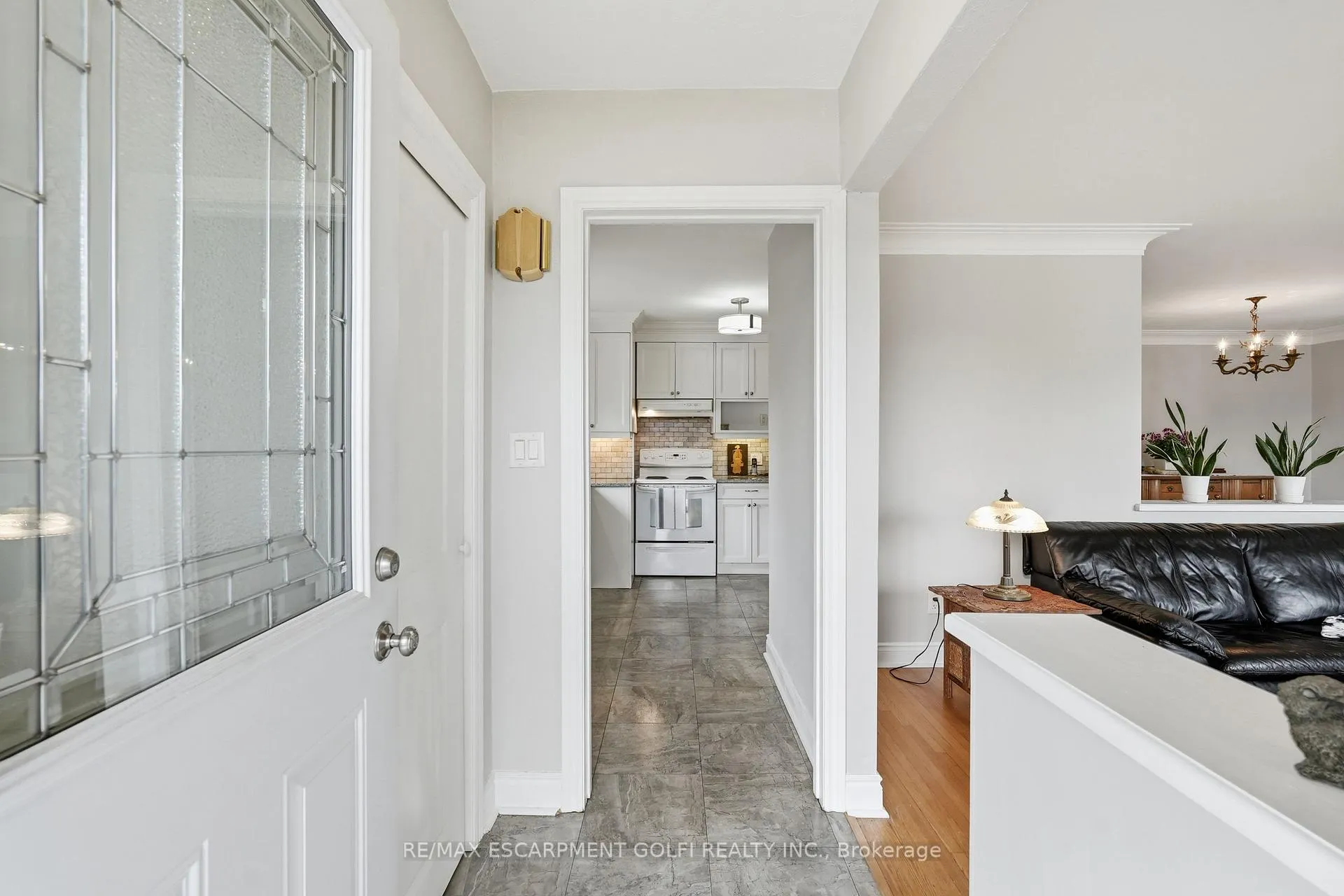 Photo 3 of 62 Grenadier Drive, Hamilton, Huntington — HOMEH