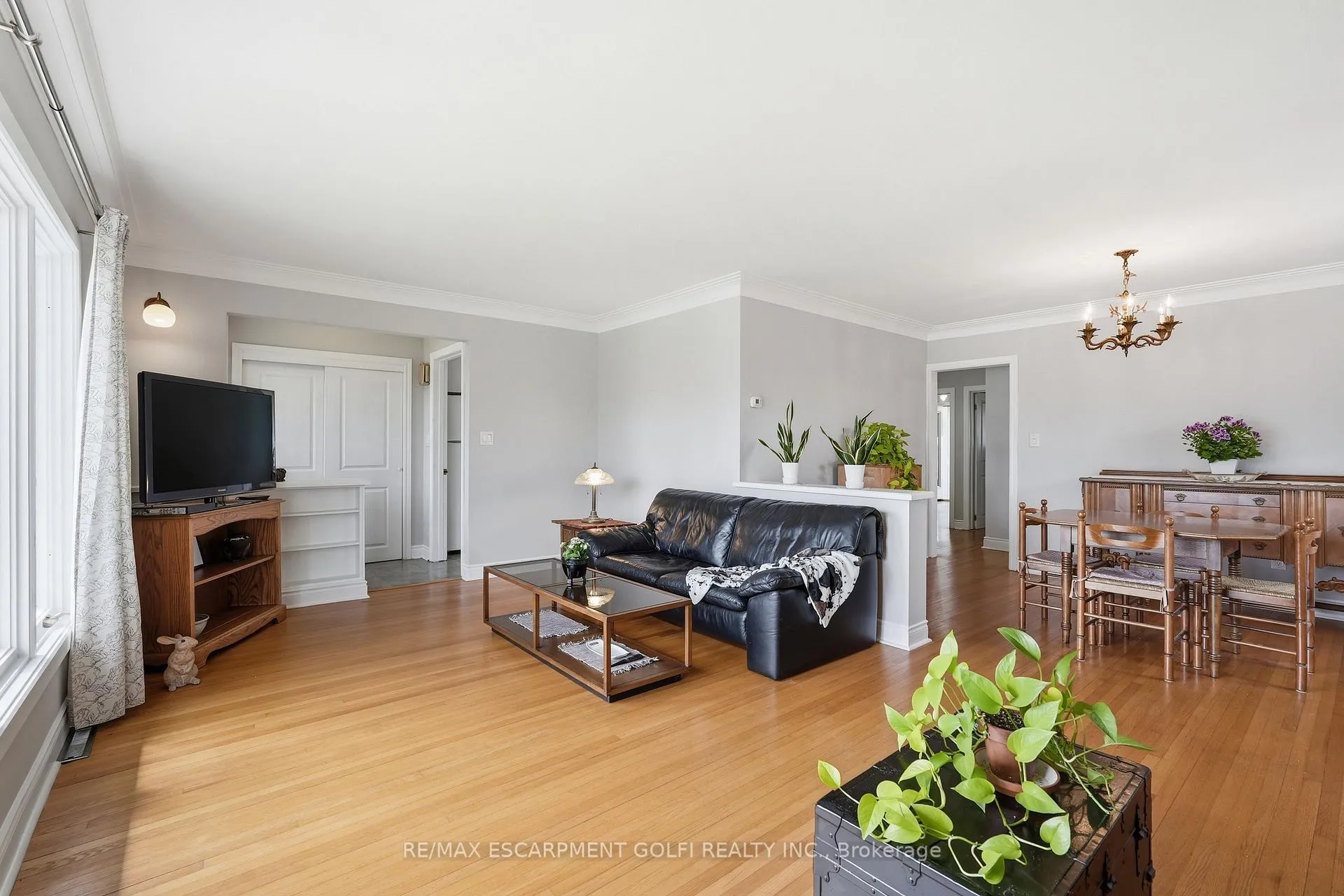 Photo 5 of 62 Grenadier Drive, Hamilton, Huntington — HOMEH