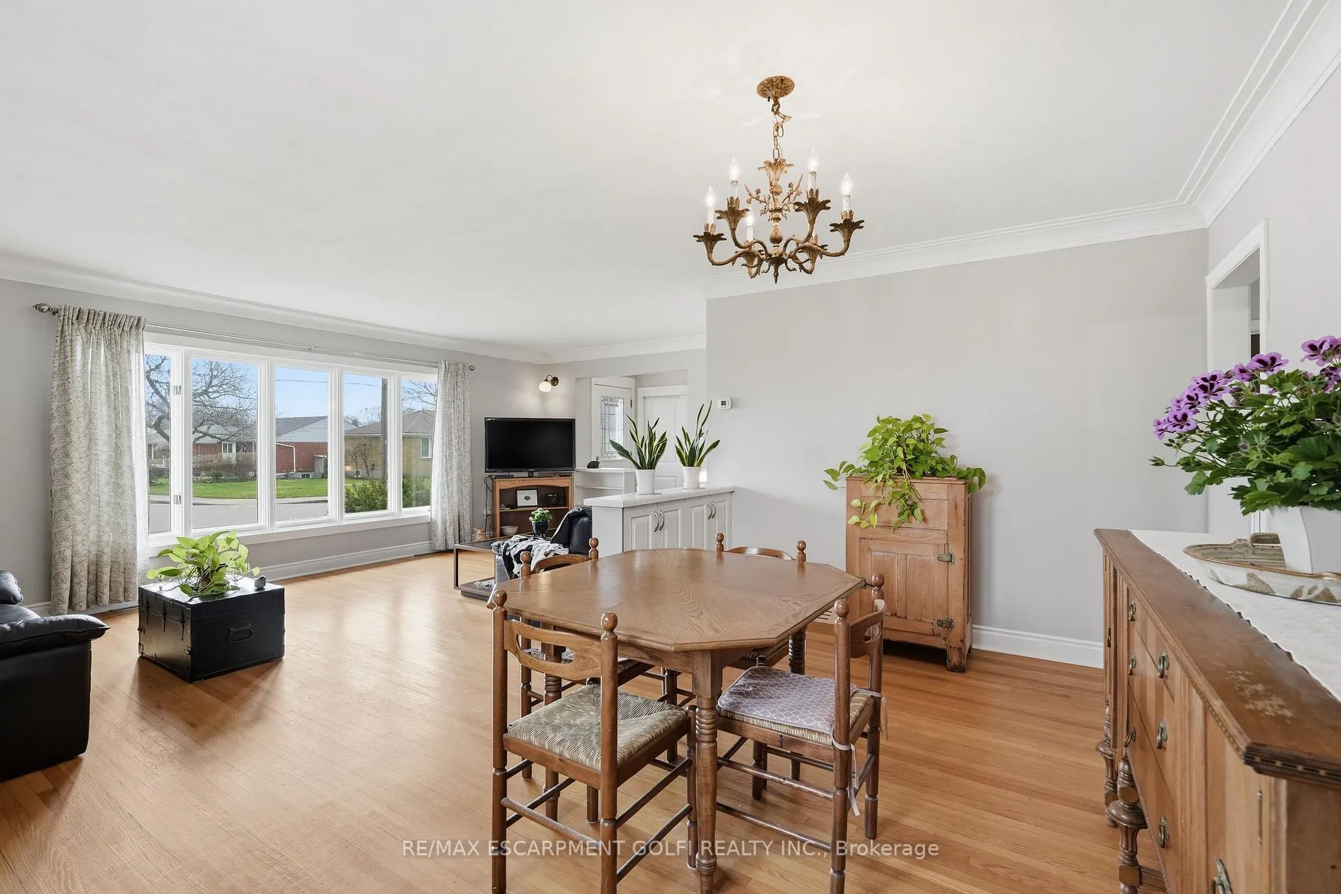 Photo 6 of 62 Grenadier Drive, Hamilton, Huntington — HOMEH