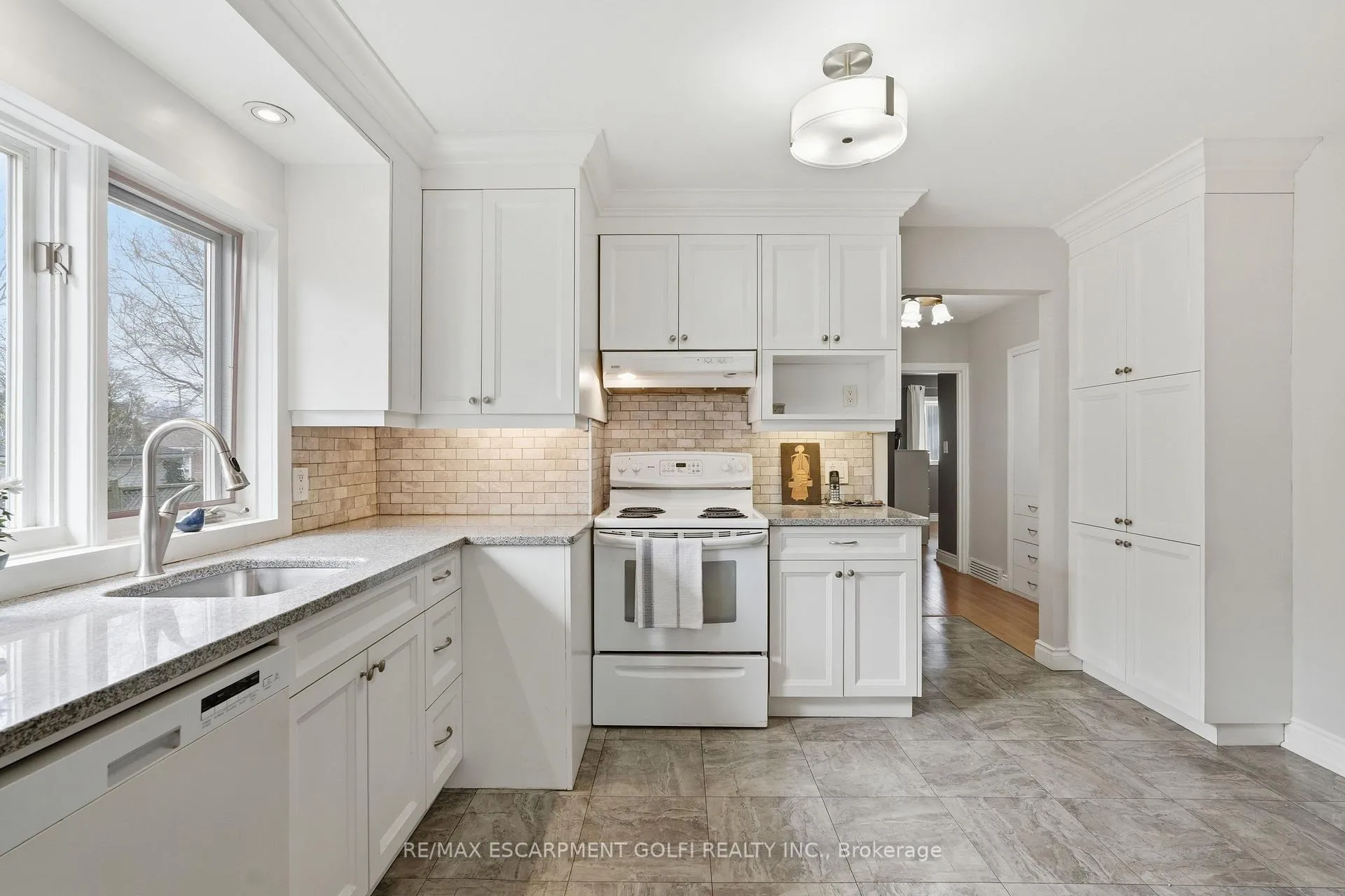 Photo 7 of 62 Grenadier Drive, Hamilton, Huntington — HOMEH