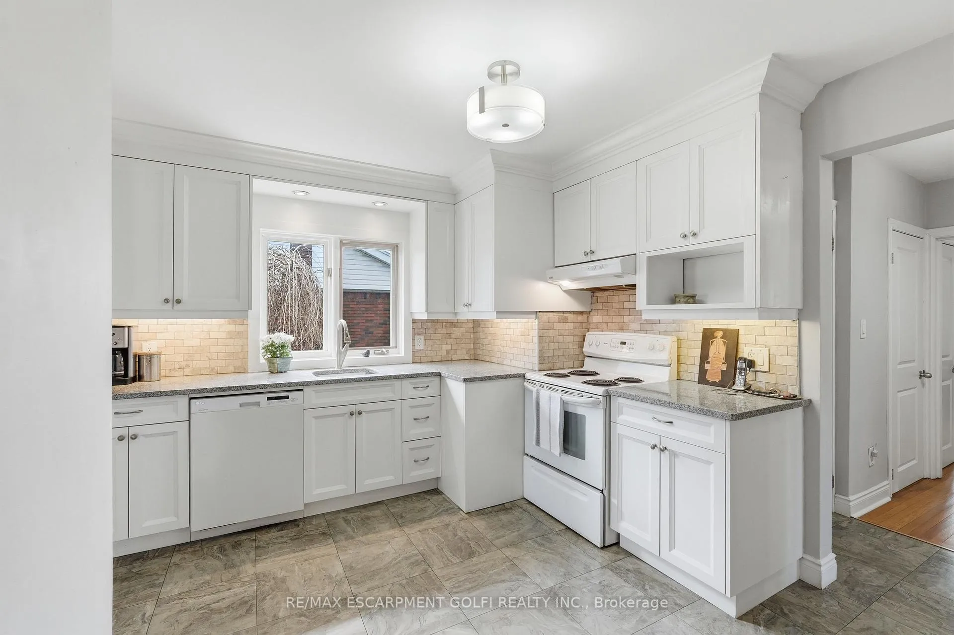Photo 8 of 62 Grenadier Drive, Hamilton, Huntington — HOMEH
